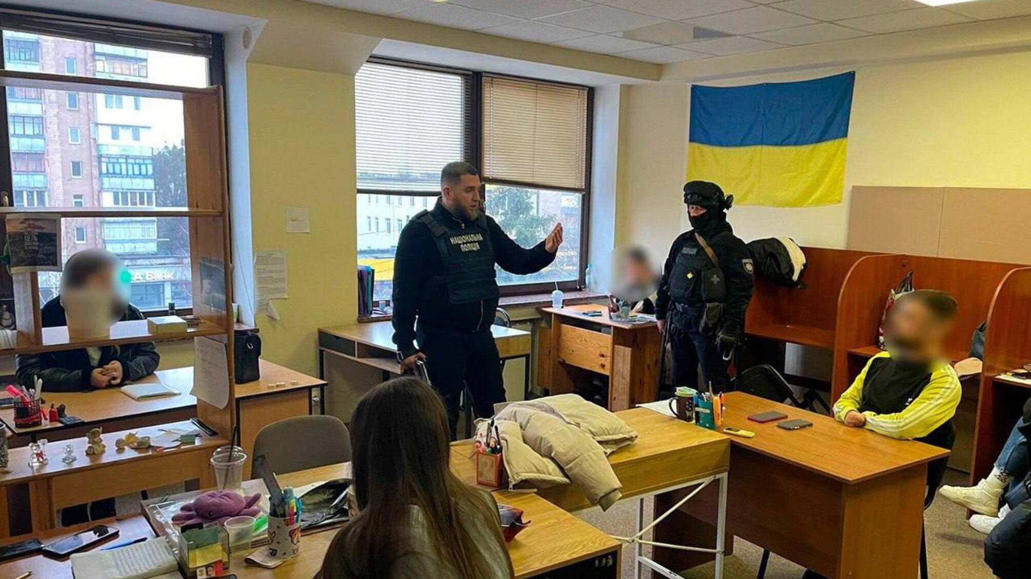 преступная организация выманивала деньги на лечение больных детей