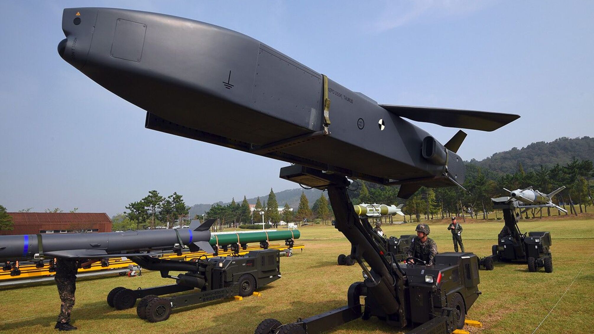 Бундестаг ухвалив рекомендацію надати Україні ракети Taurus