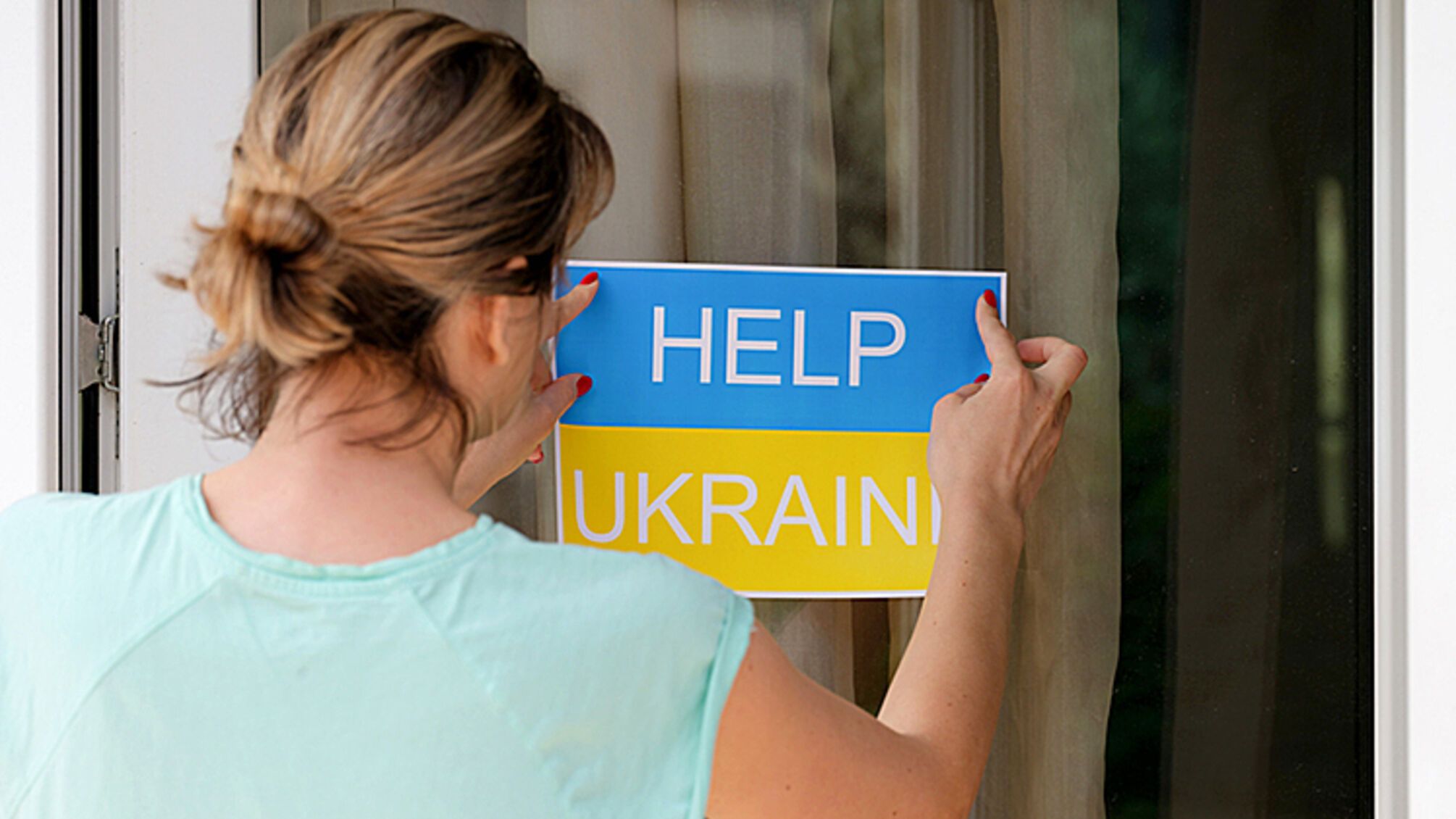 Помощь украинцам за границей: подборка безвозмездных инициатив и организаций