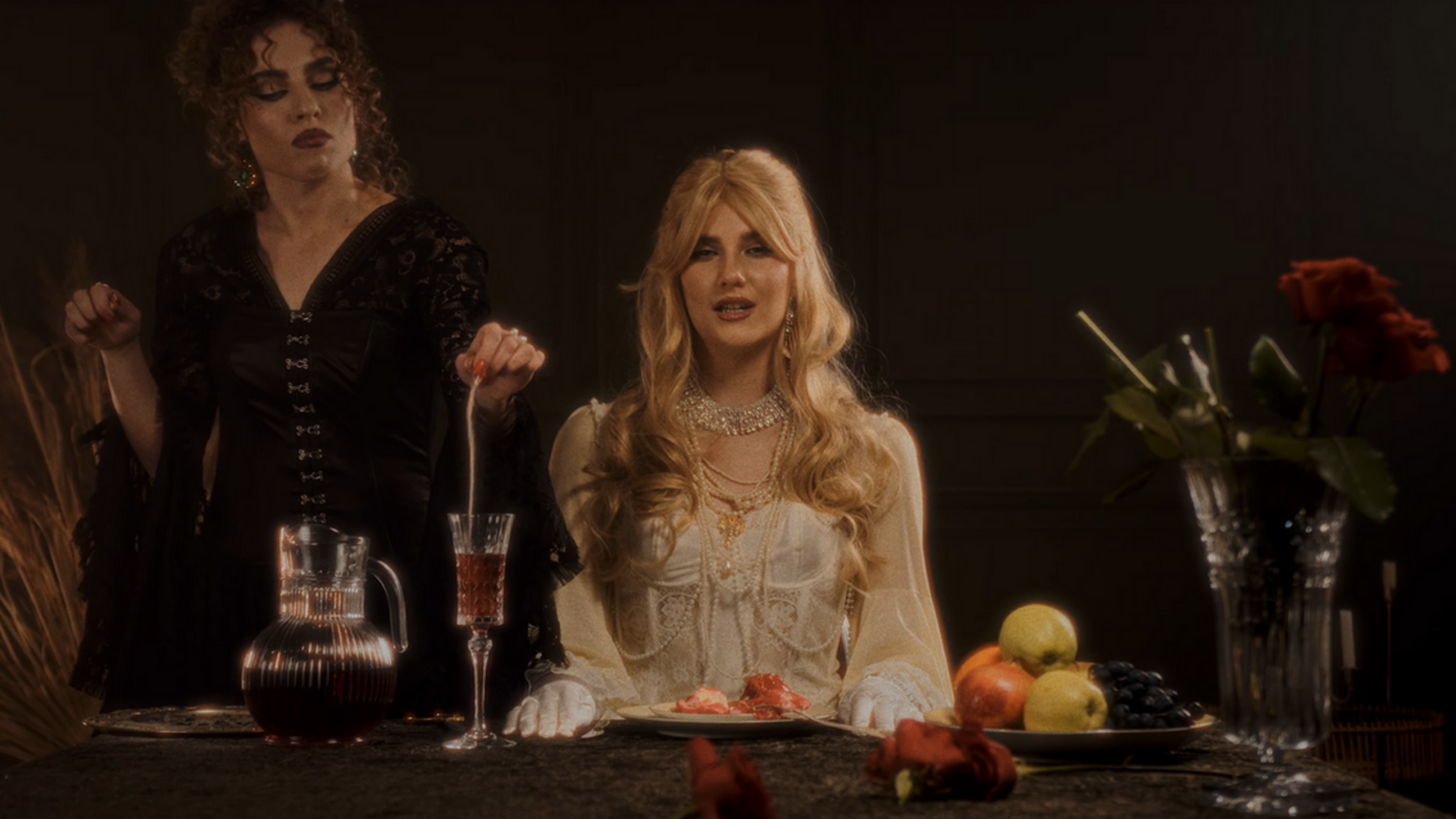 'Когда подруги говорили 'королева', за глаза называли тебя стервой': ROMA TUZ выпустила новый трек об убийственной женской дружбе