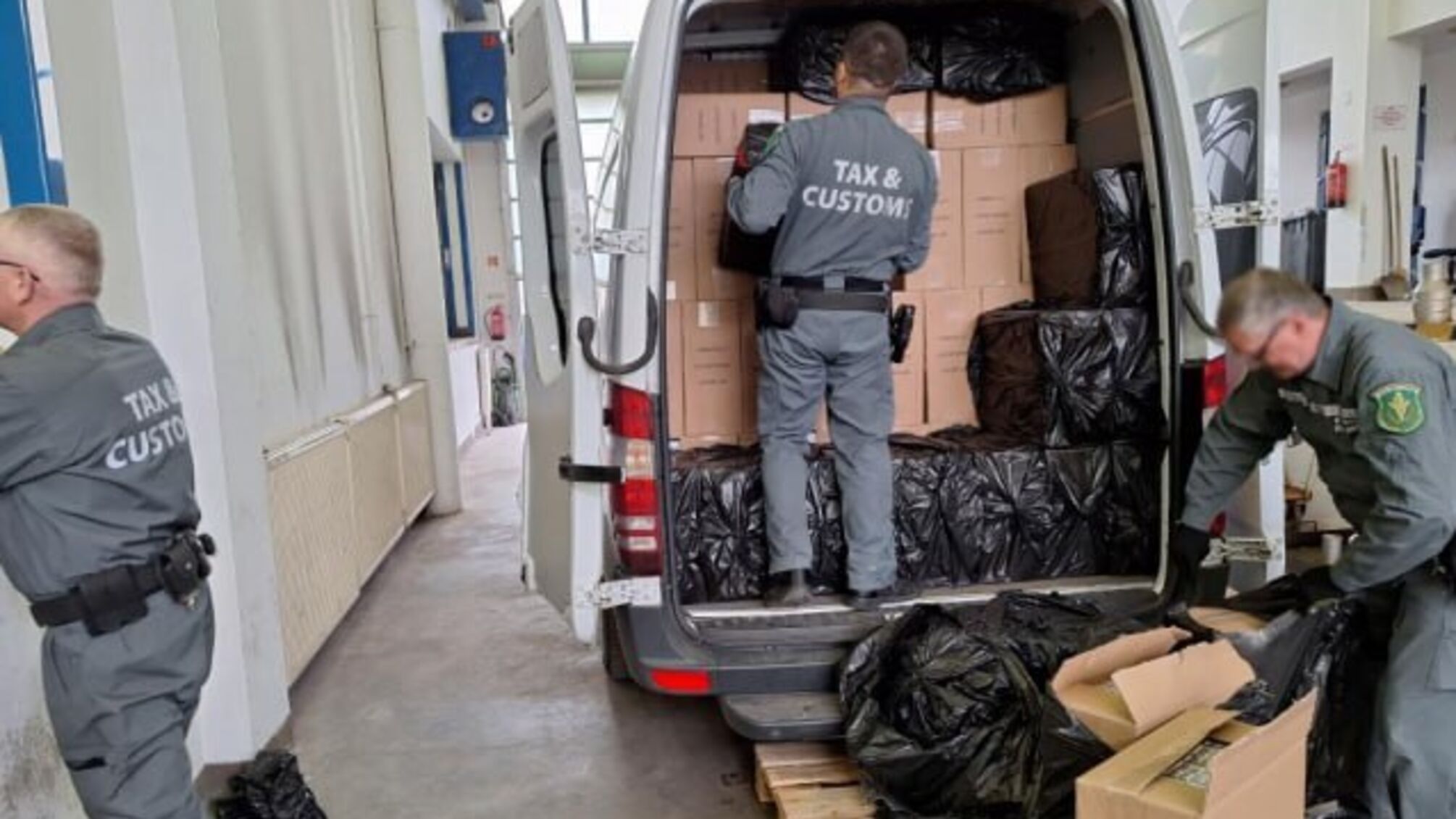Жена представителя украинского посольства в Венгрии пыталась провезти контрабанду