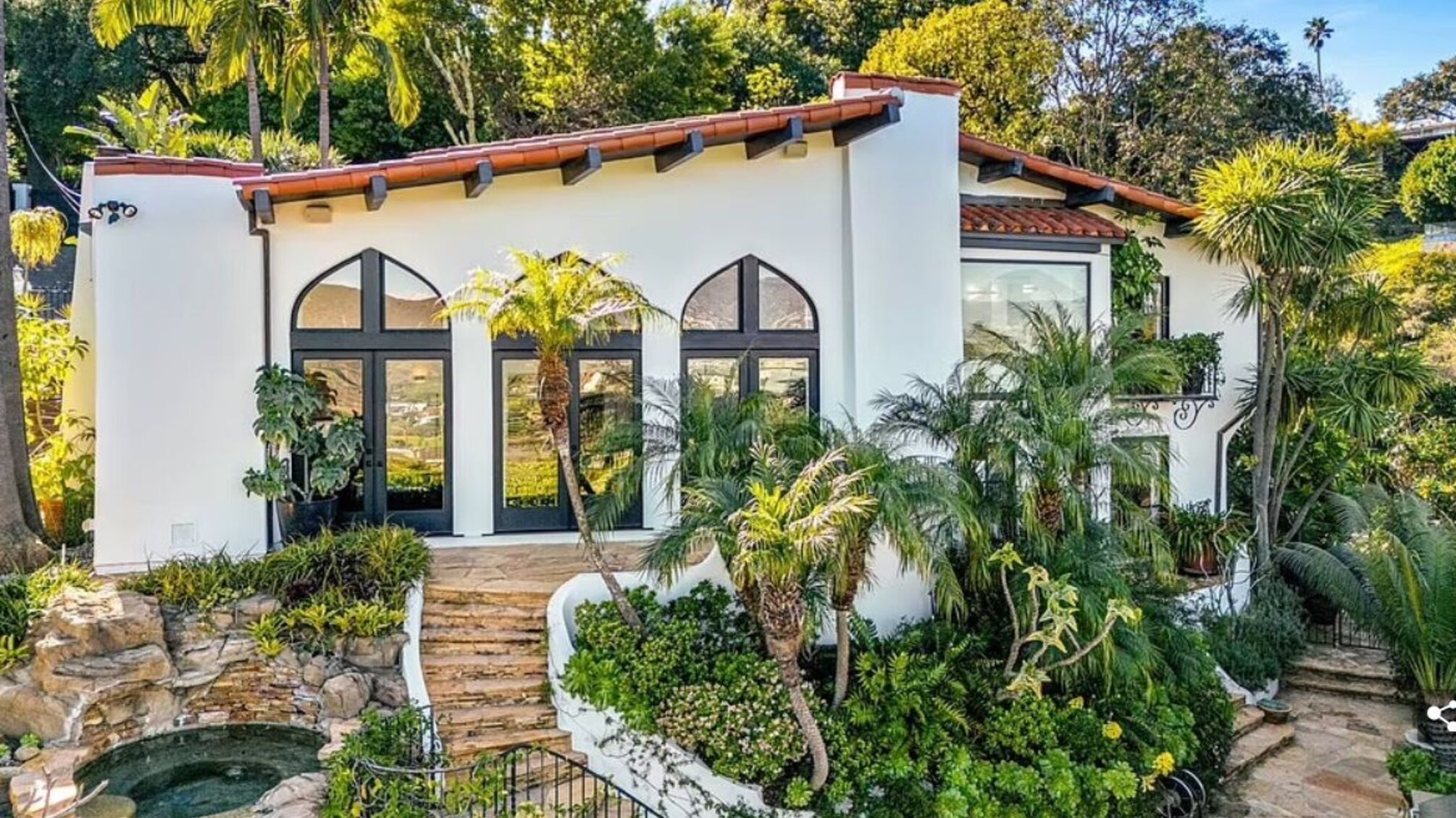 Будинок з трьома спальнями розташований на Голлівудських пагорбах