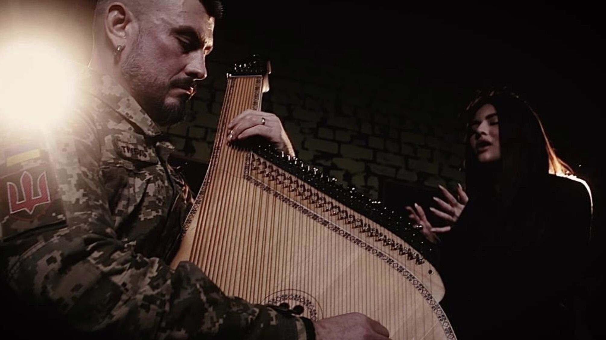 MASHA DANILOVA выпустила трек вместе с военным – бандуристом Владимиром Трибелем KAPELA