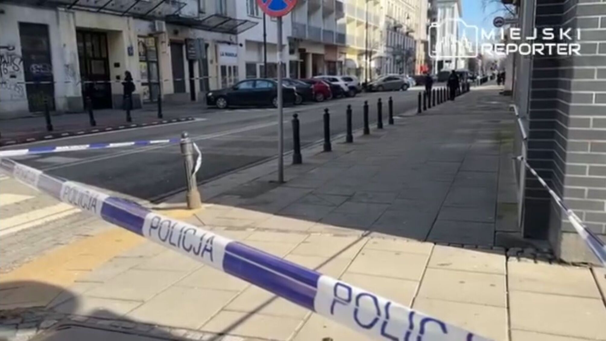 У Варшаві взяли з силою дівчину на очах у місцевих, які проходили повз