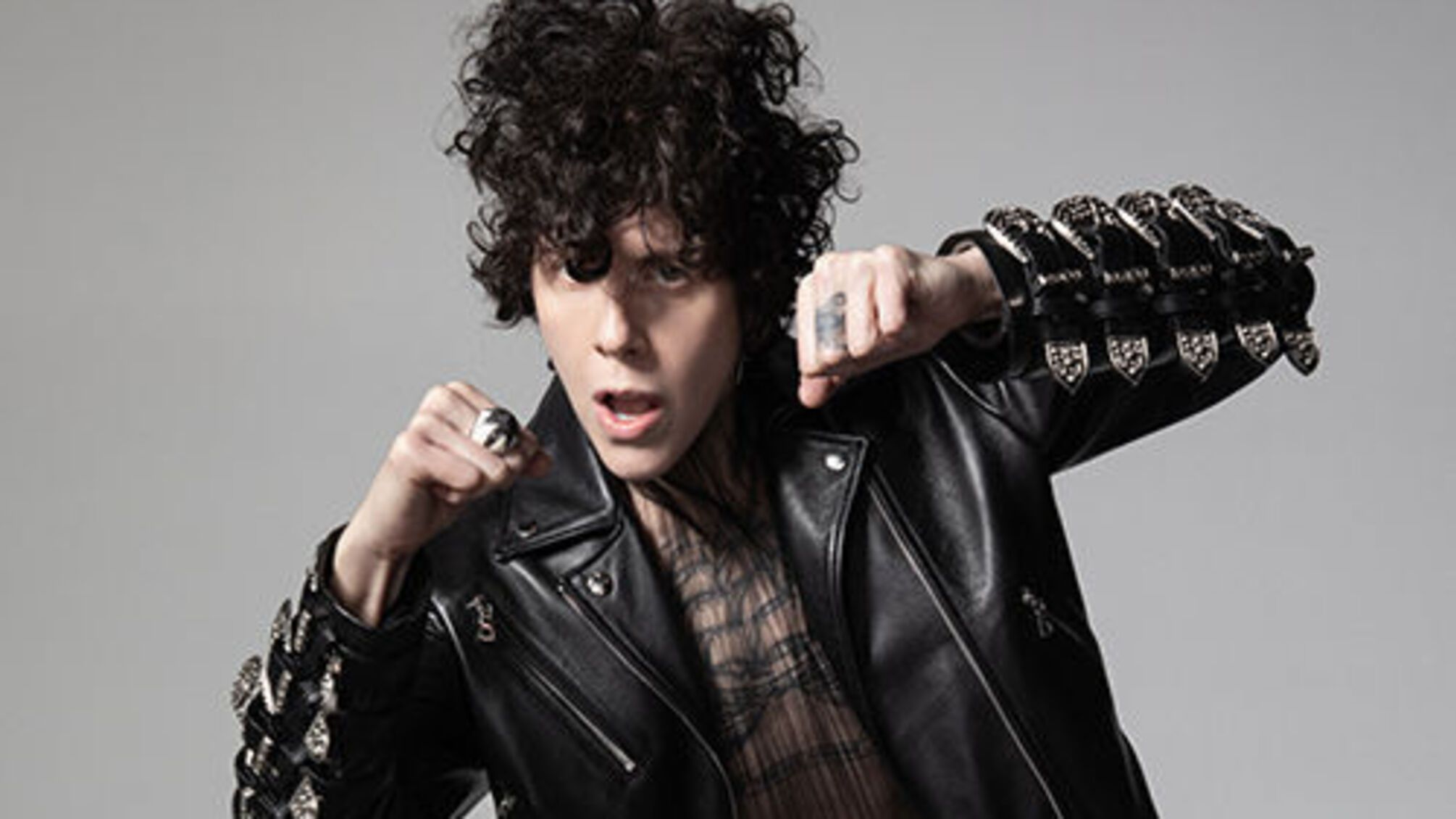 Співачка LP похвалилася худі з прапором росії