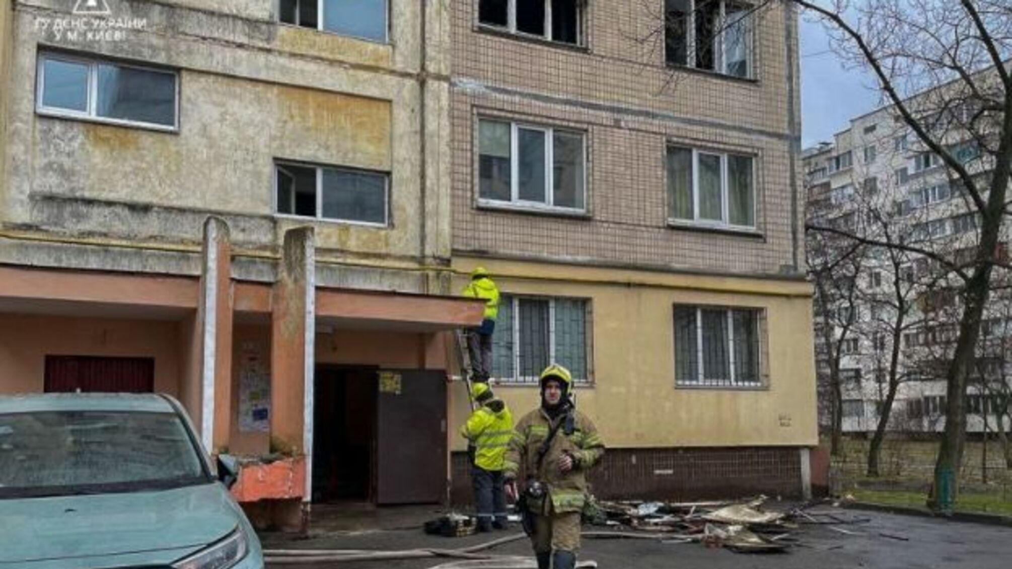 У висотці на столичній Оболоні спалахнула пожежа: чоловік отримав опіки