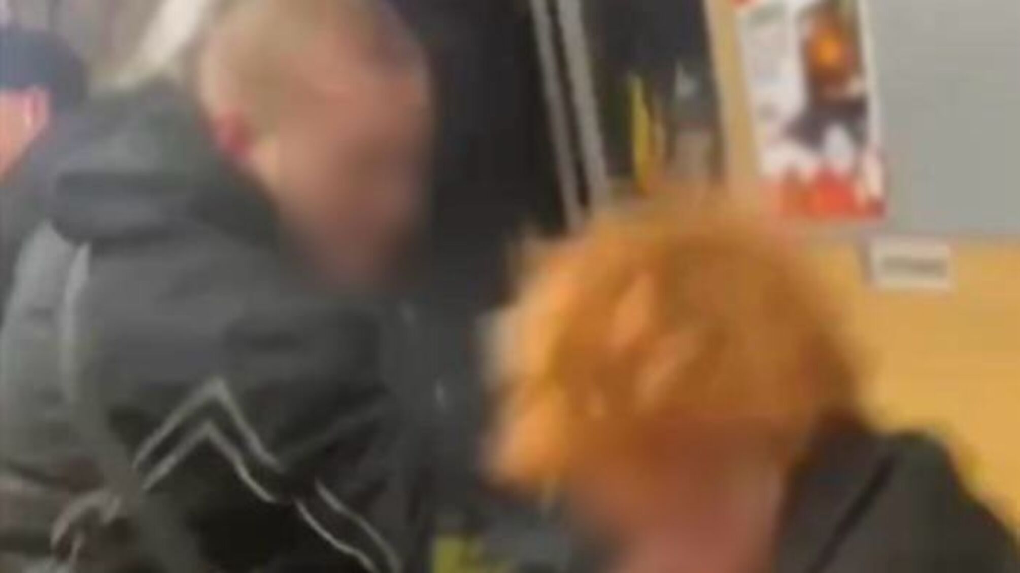 Устроил драку в метро из-за возмущения относительно цвета волос: столичные правоохранители подозревают новолуния