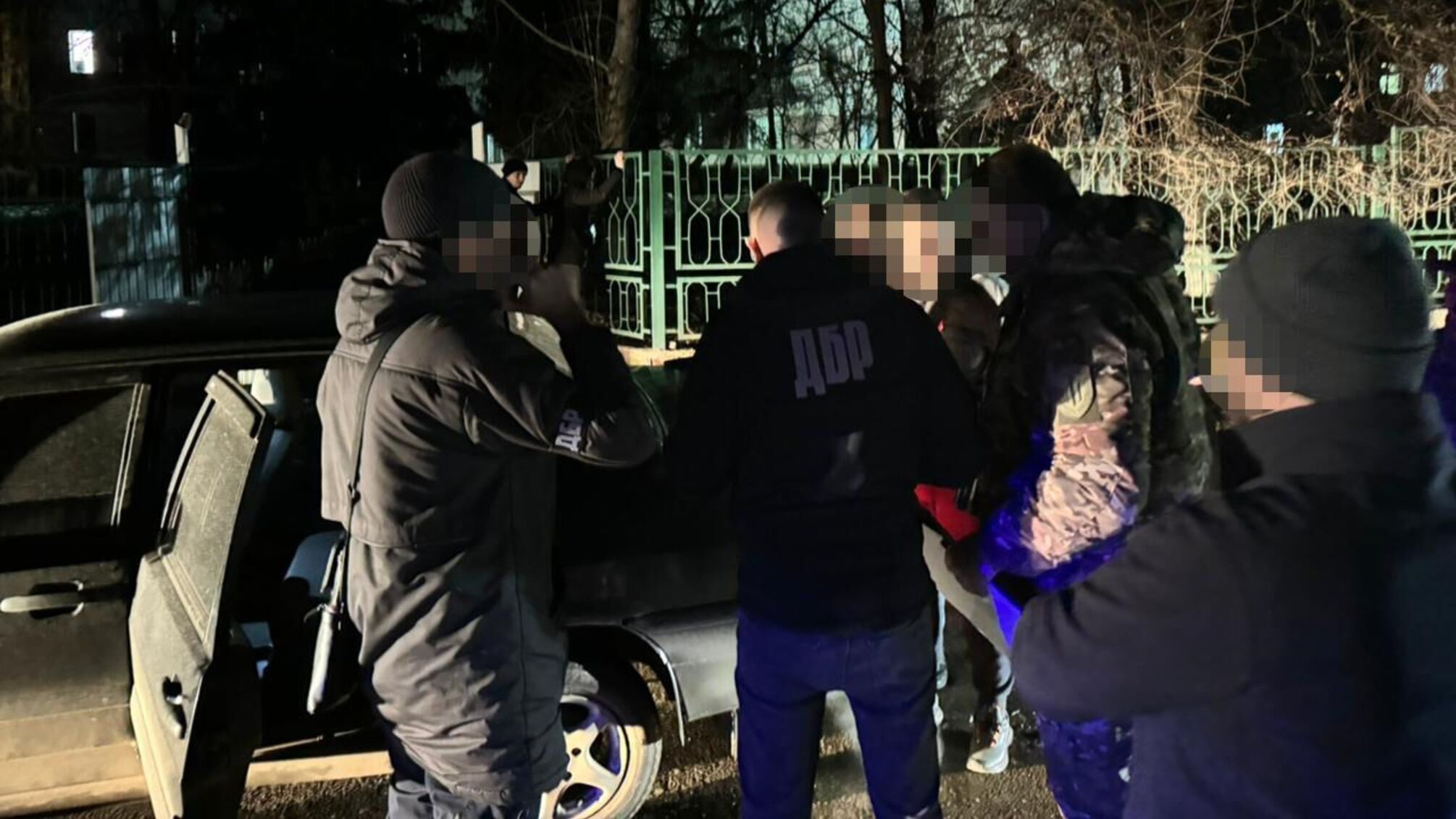 Співробітник військкомату та правоохоронець торгували 'білими квитками'