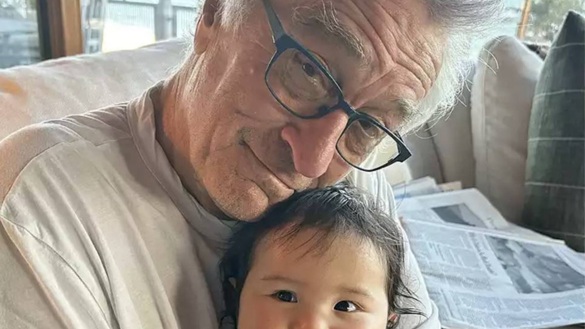 80-річний Де Ніро поділився рідкісними фото з 10-місячною донькою
