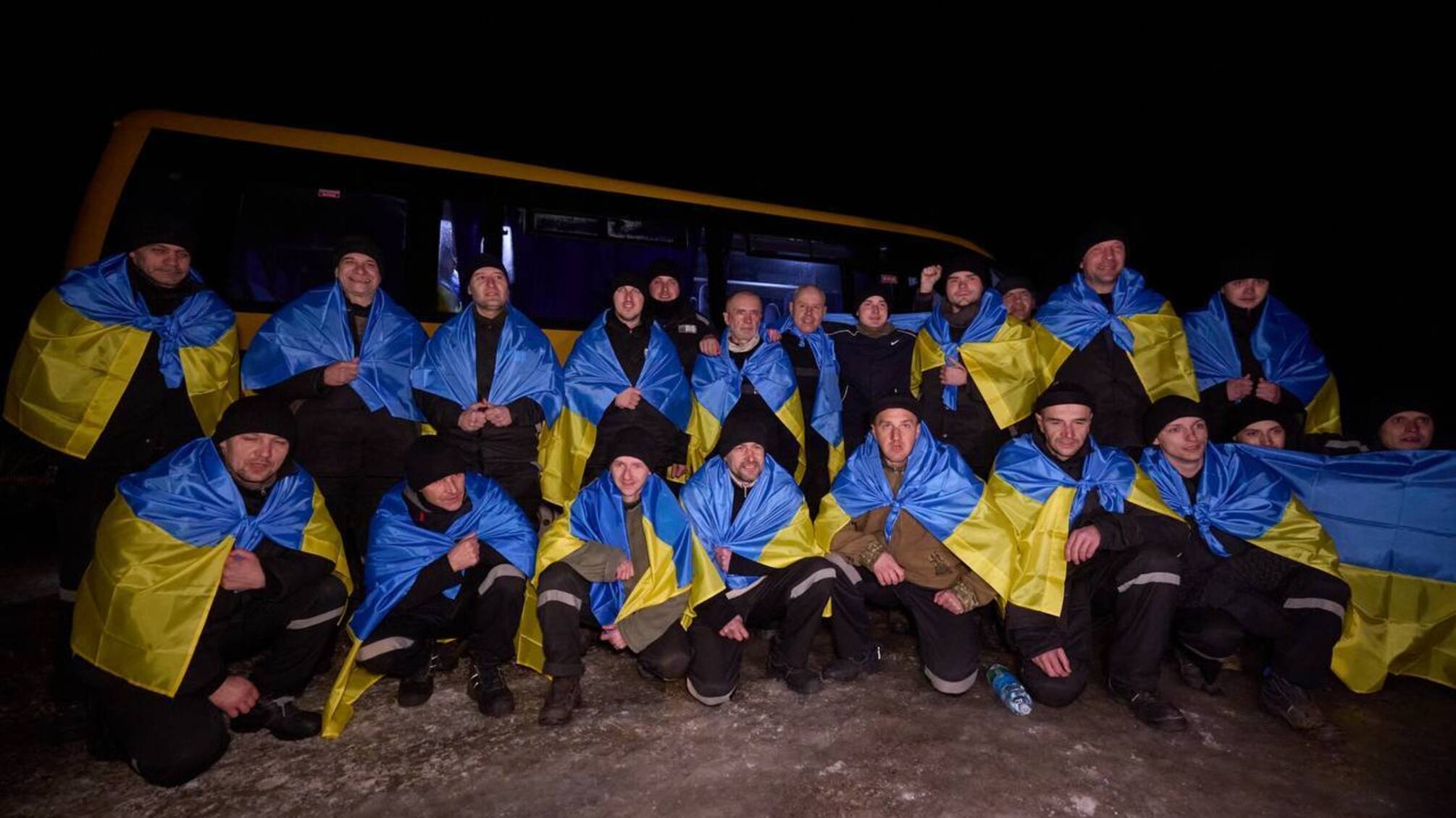 'Еще 100 украинцев дома': из плена вернули сотню военных пленных