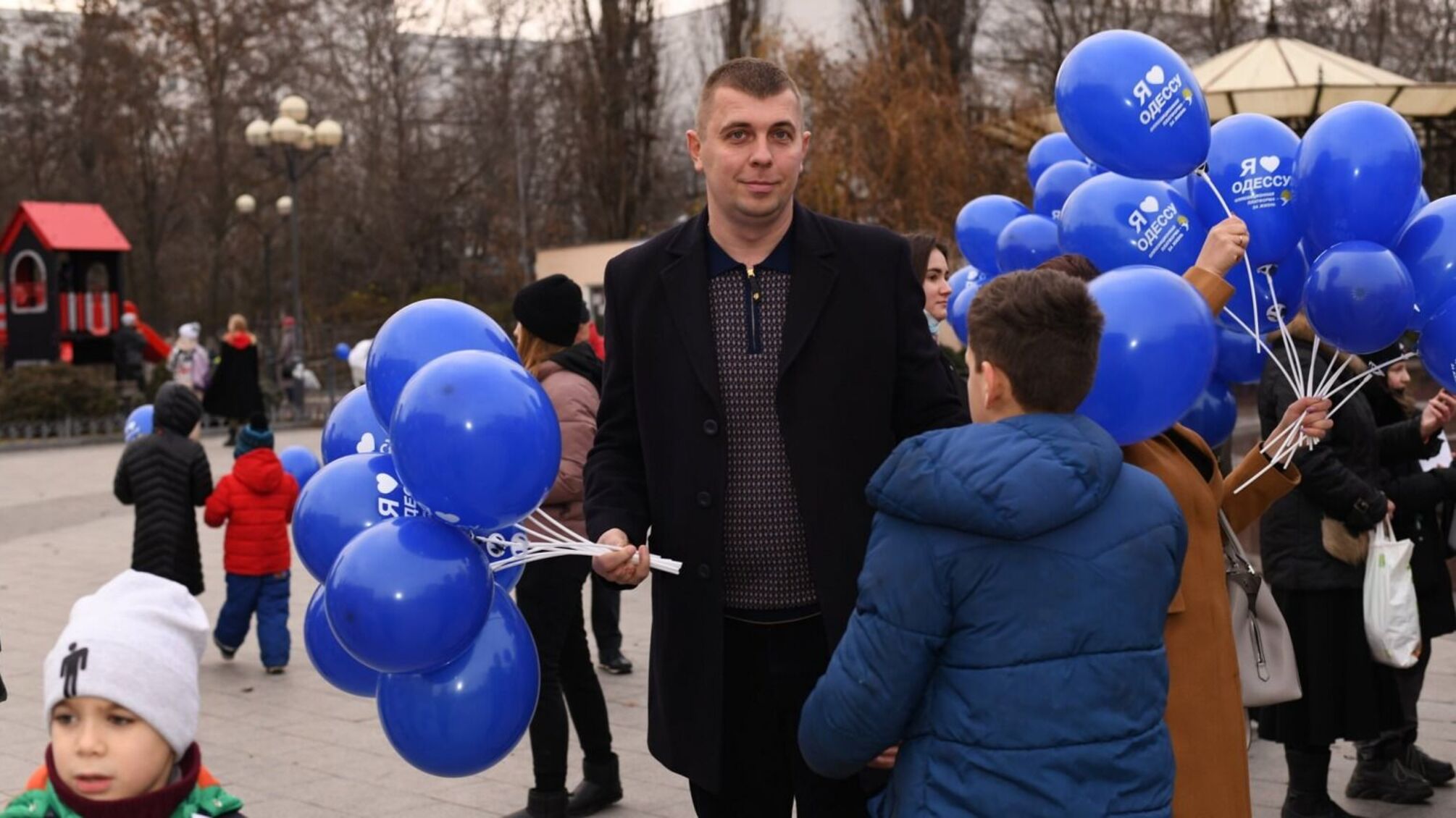 Одеський депутат Карпенчук купив дружині Tesla model X за… 9 800 гривень