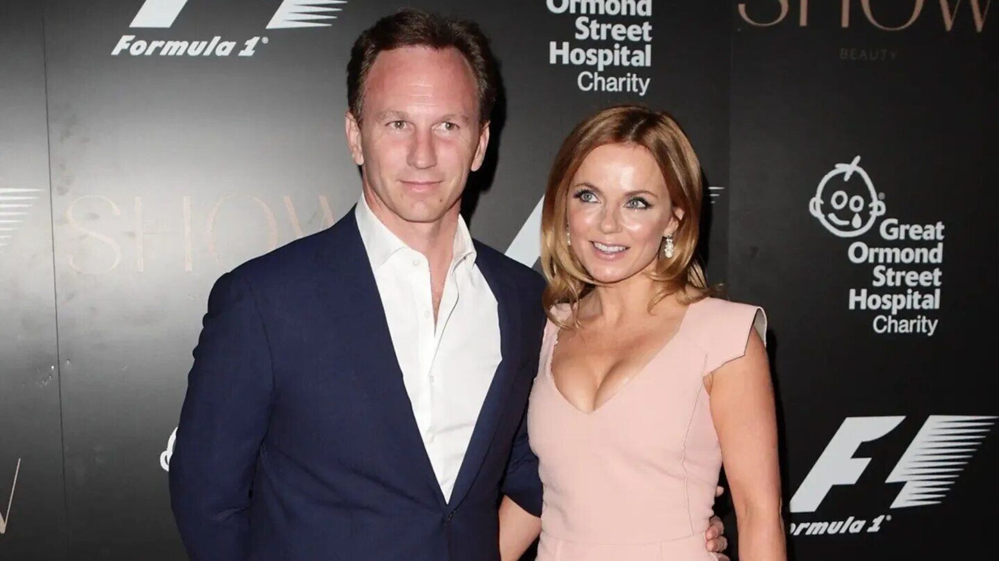 Джері Холлівелл та Крістіан Хорнер позують