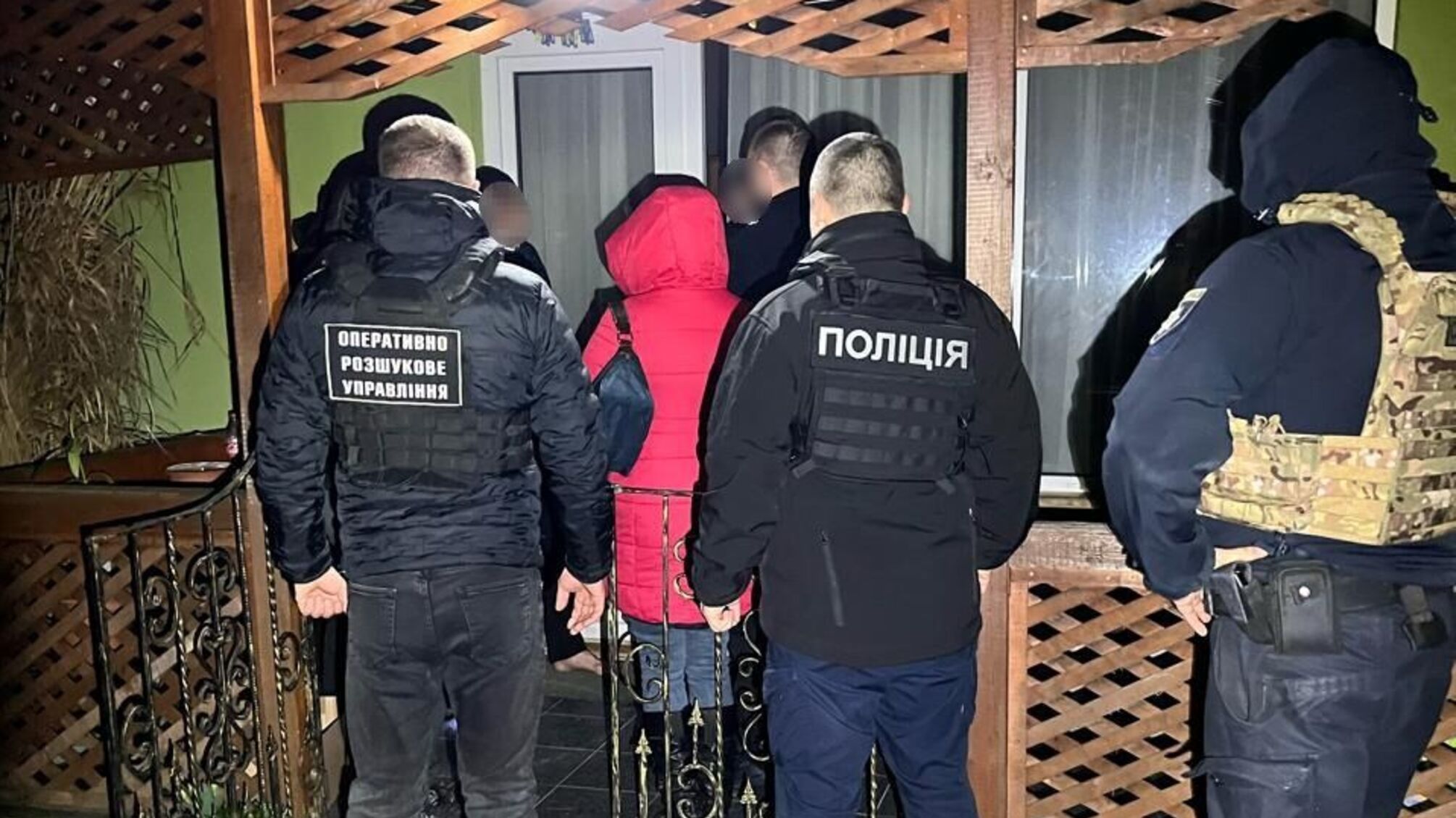 На кордоні зі Словаччиною затримали групу чоловіків призовного віку, а згодом і їх переправника