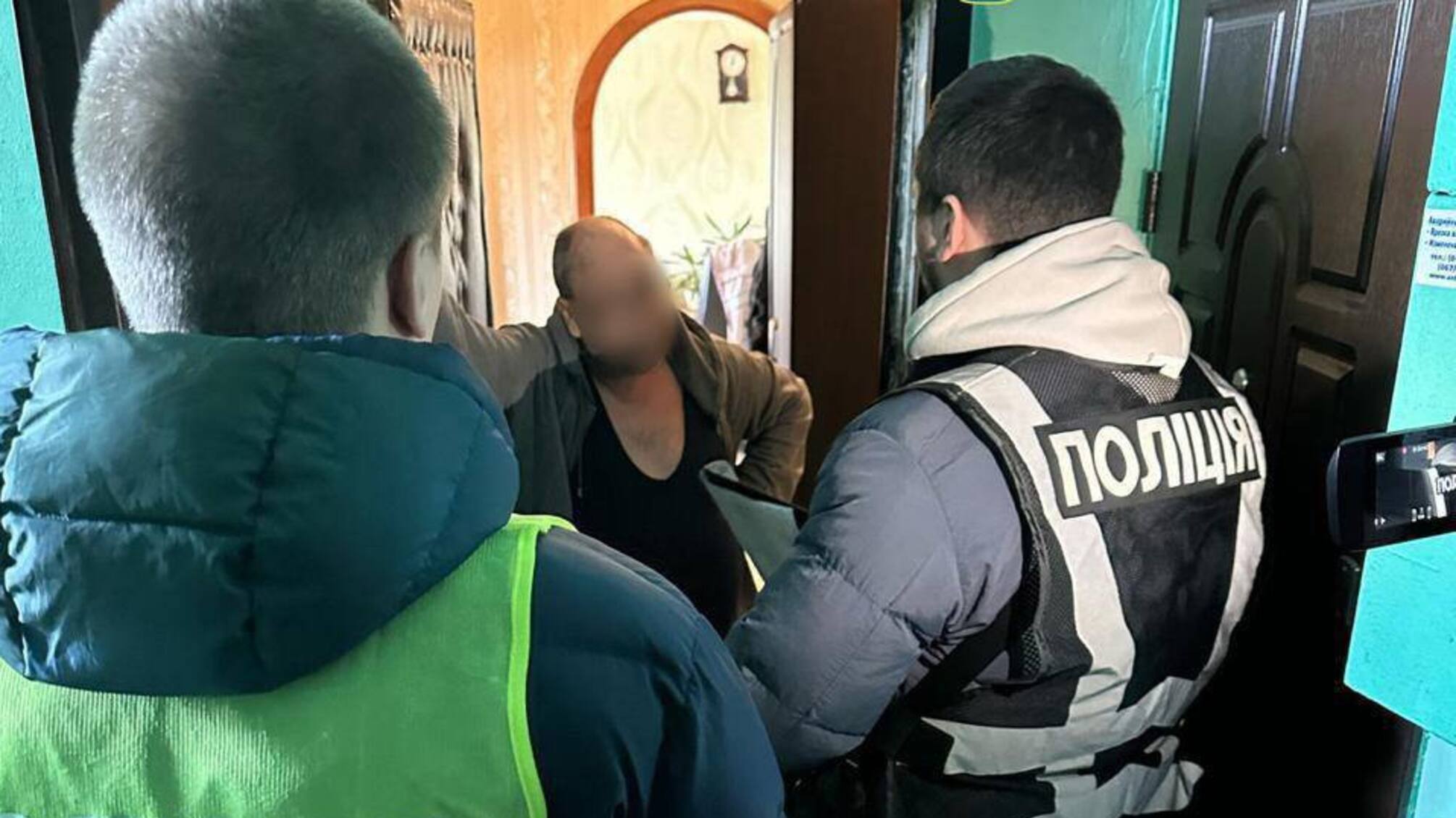 У Києві затримали шахраїв, які видавали себе за працівників ТЦК та погрожували відправити на фронт чоловіків