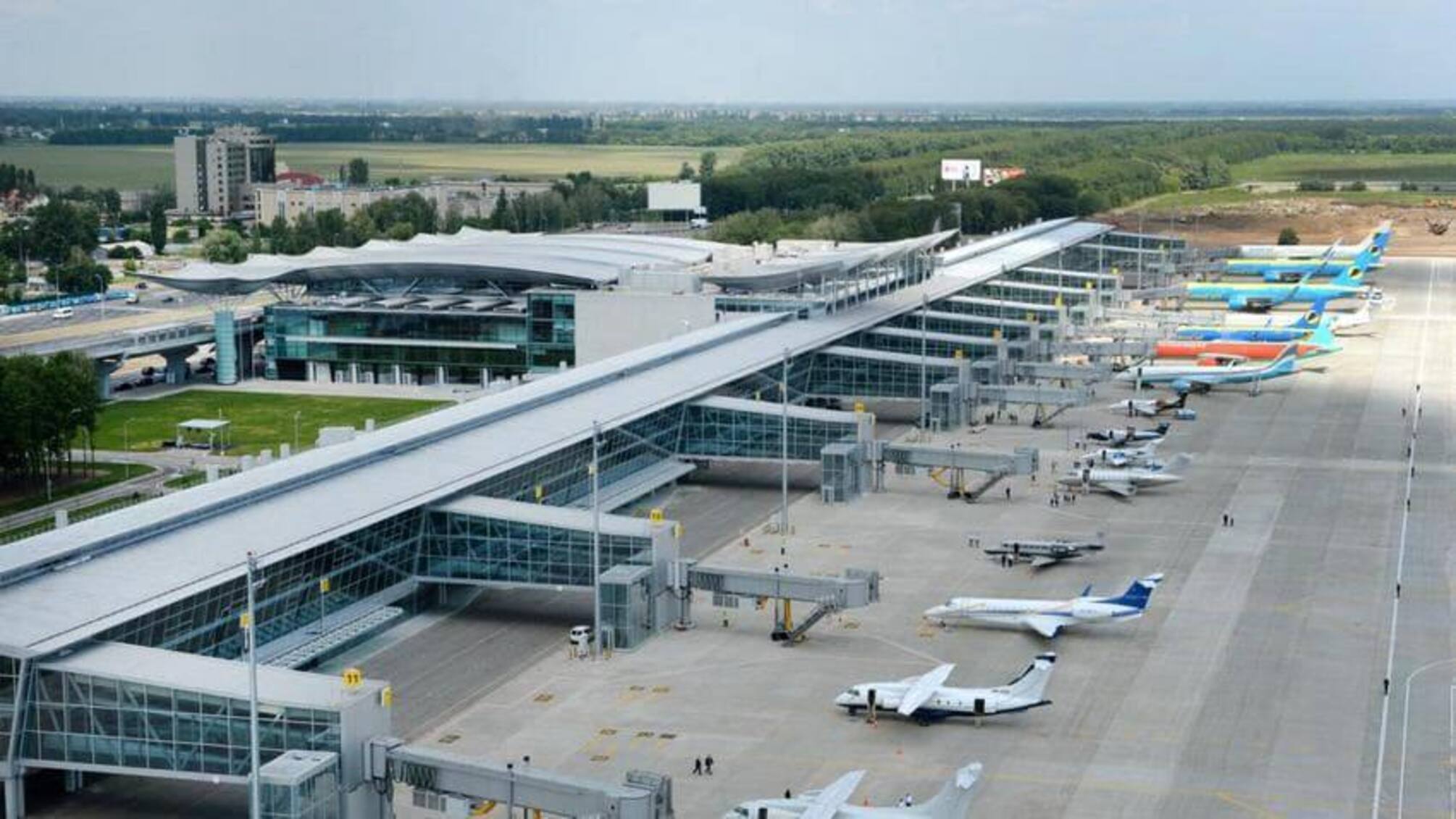 Україна розпочала консультації з ЄС та США щодо відкриття повітряного простору для цивільних рейсів