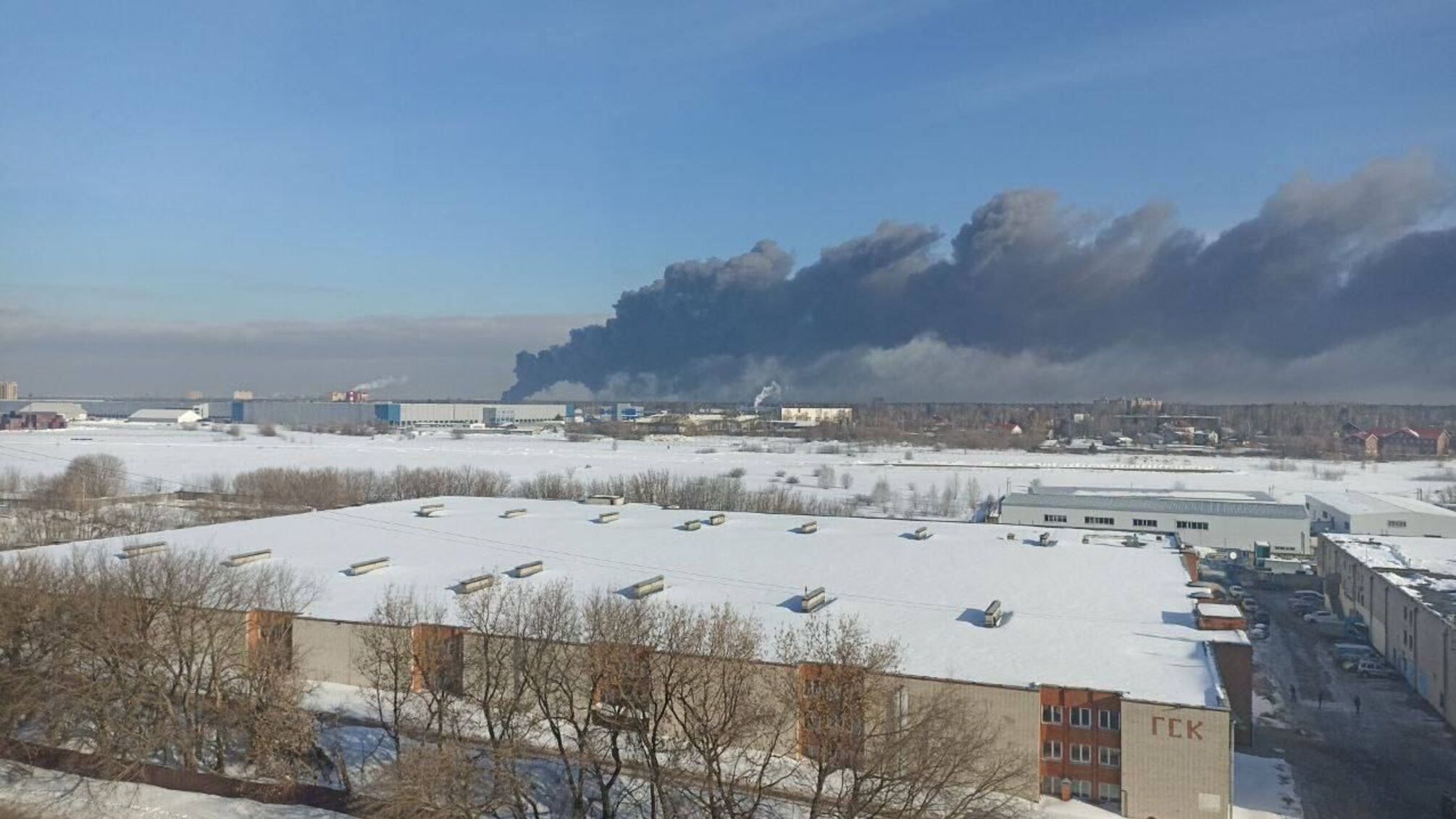 Еще один пожар в Московской области: горит склад стройматериалов