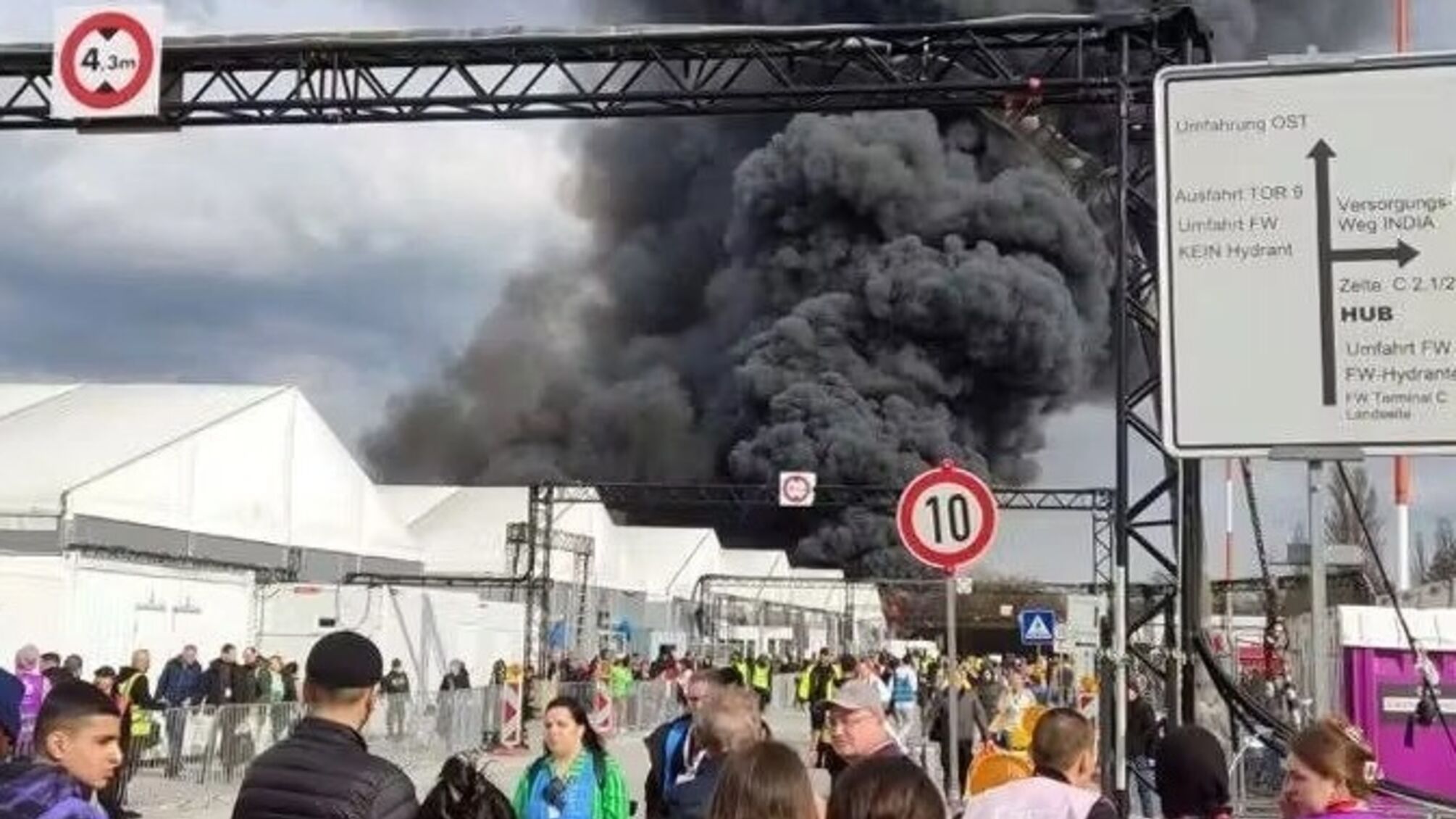 В Берлине произошел масштабный пожар в лагере для украинских беженцев