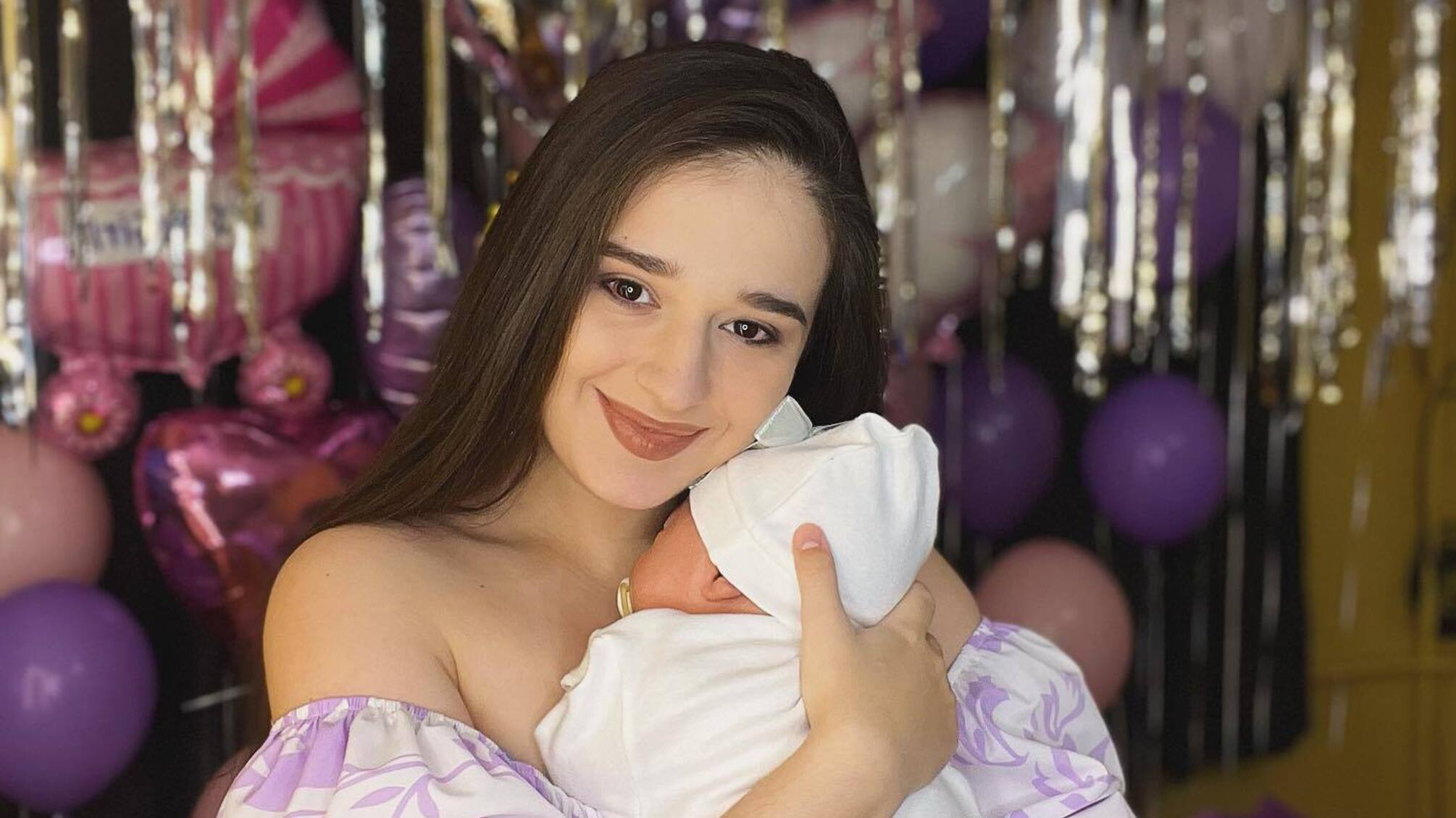 Украинская певица Юлия Лущинская