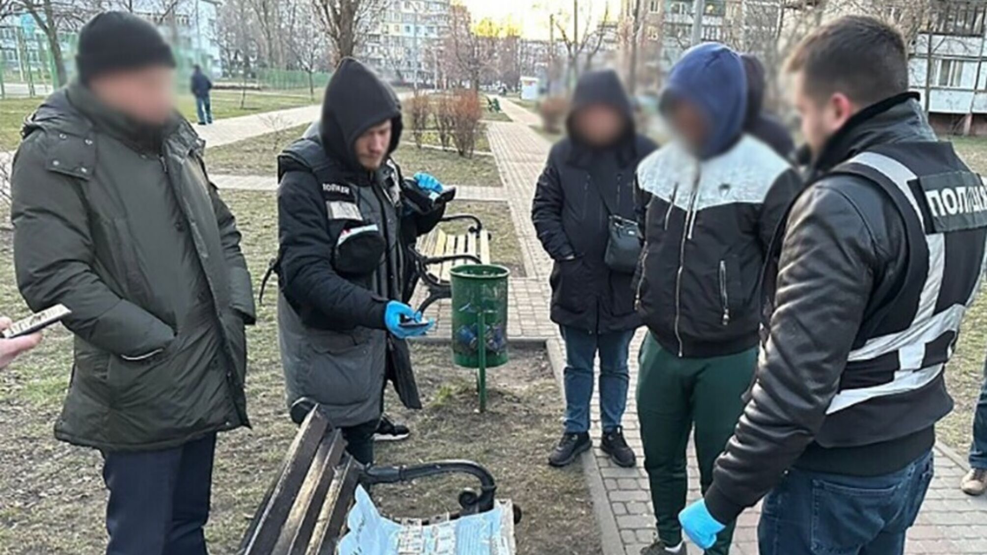 В Киеве два мошенника сняли почти 350 тыс. грн с чужого счета: что известно о схеме