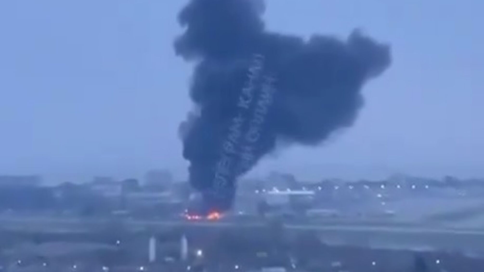 Пожар в аэропорту Сочи: россияне назвали его 'запланированным из-за учений'