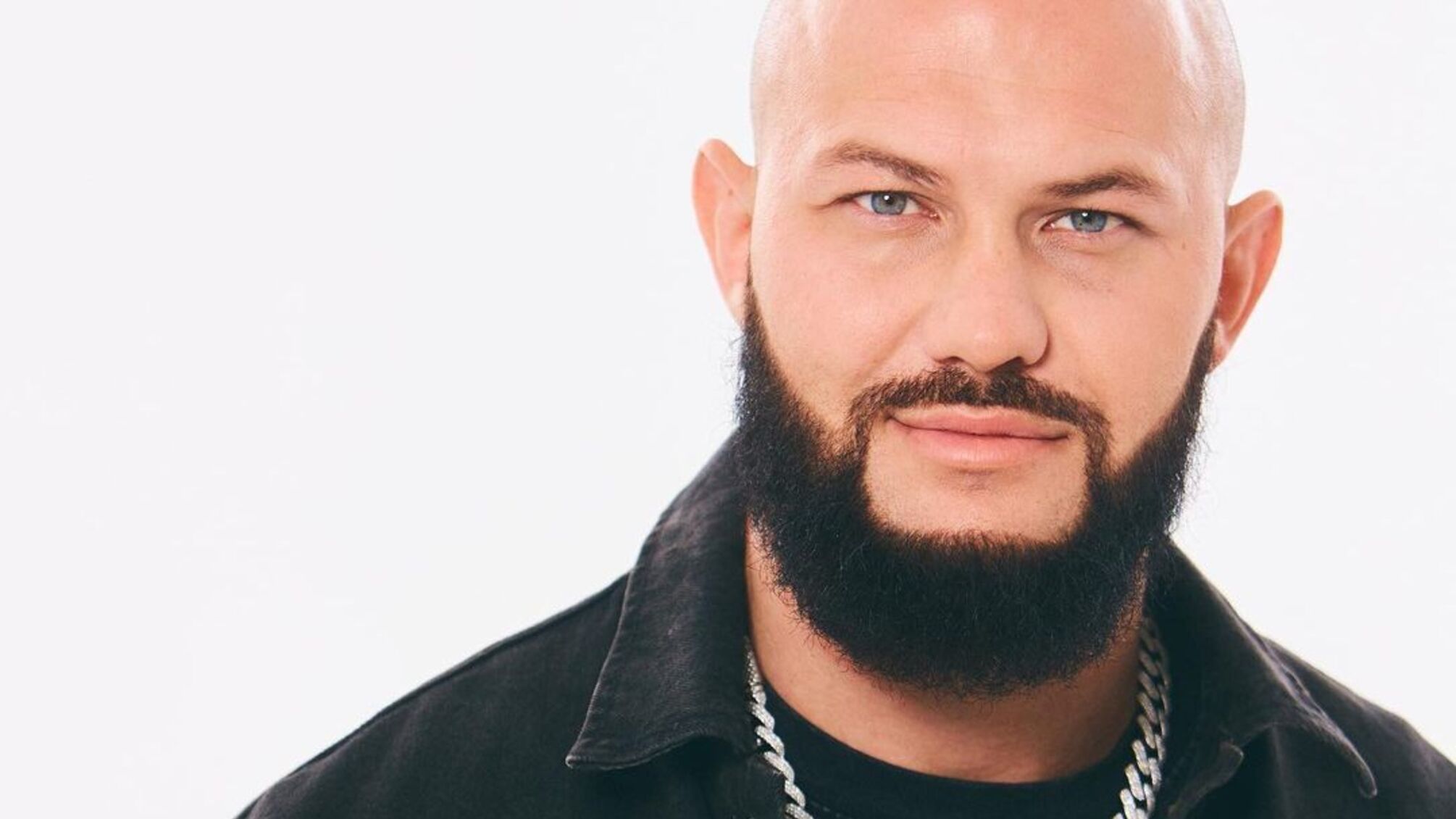 Український співак Джиган показав як проголосував на виборах за Путіна