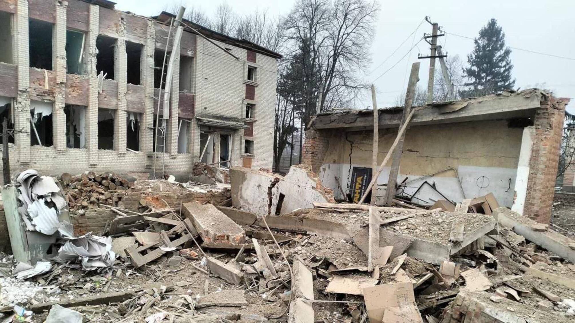 Россияне обстреляли центр поселка Великая Писаревка Сумской области 