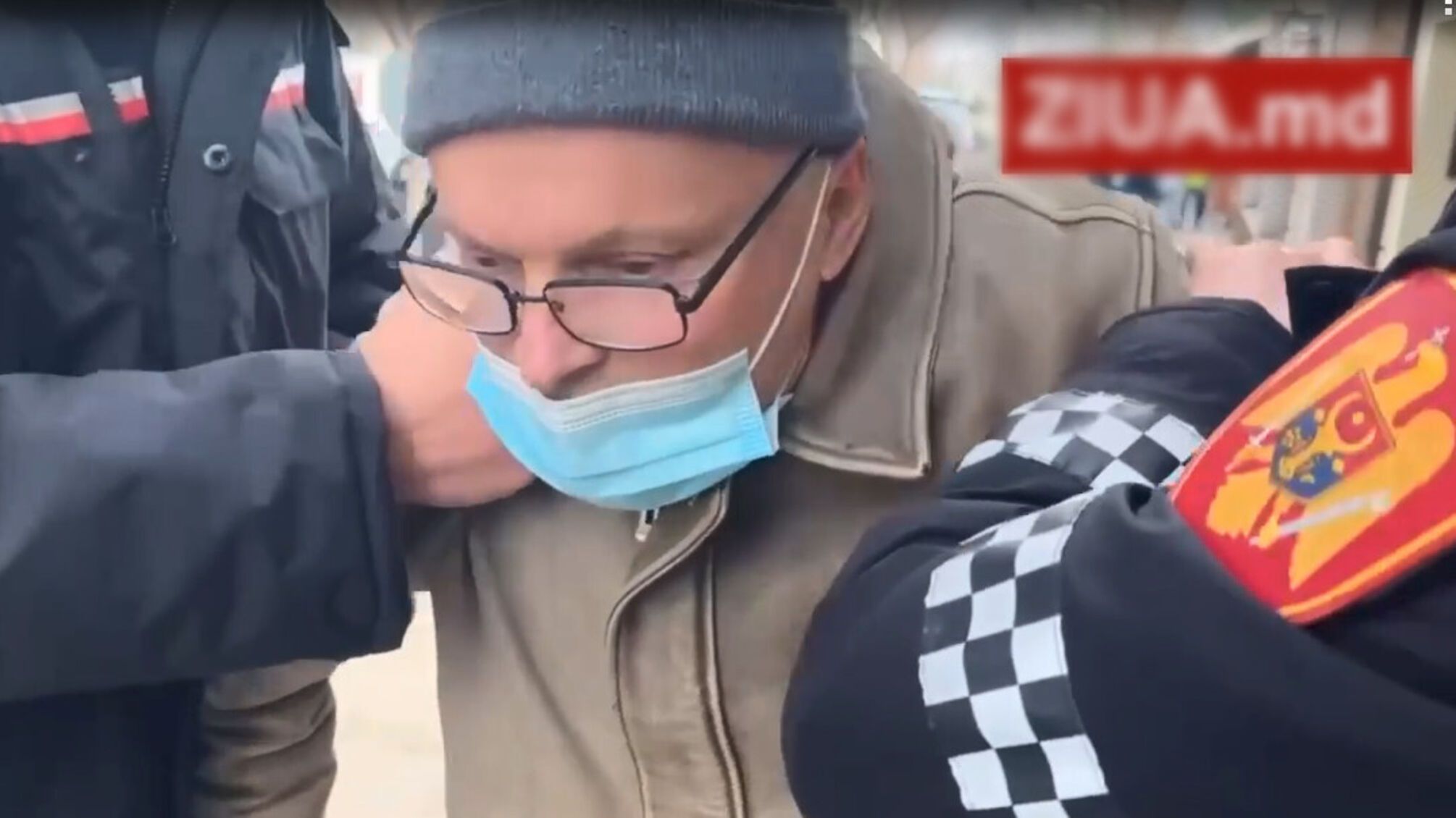 У Молдові чоловік жбурнув коктейлі 'Молотова' в російське посольство під час 'виборів'