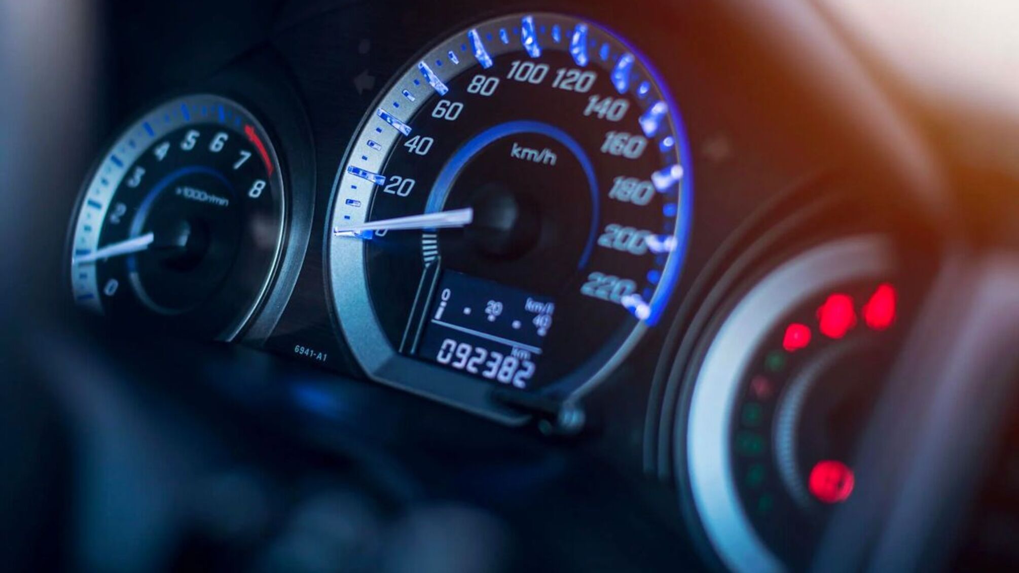 Українців хочуть штрафувати за скручування пробігу в авто