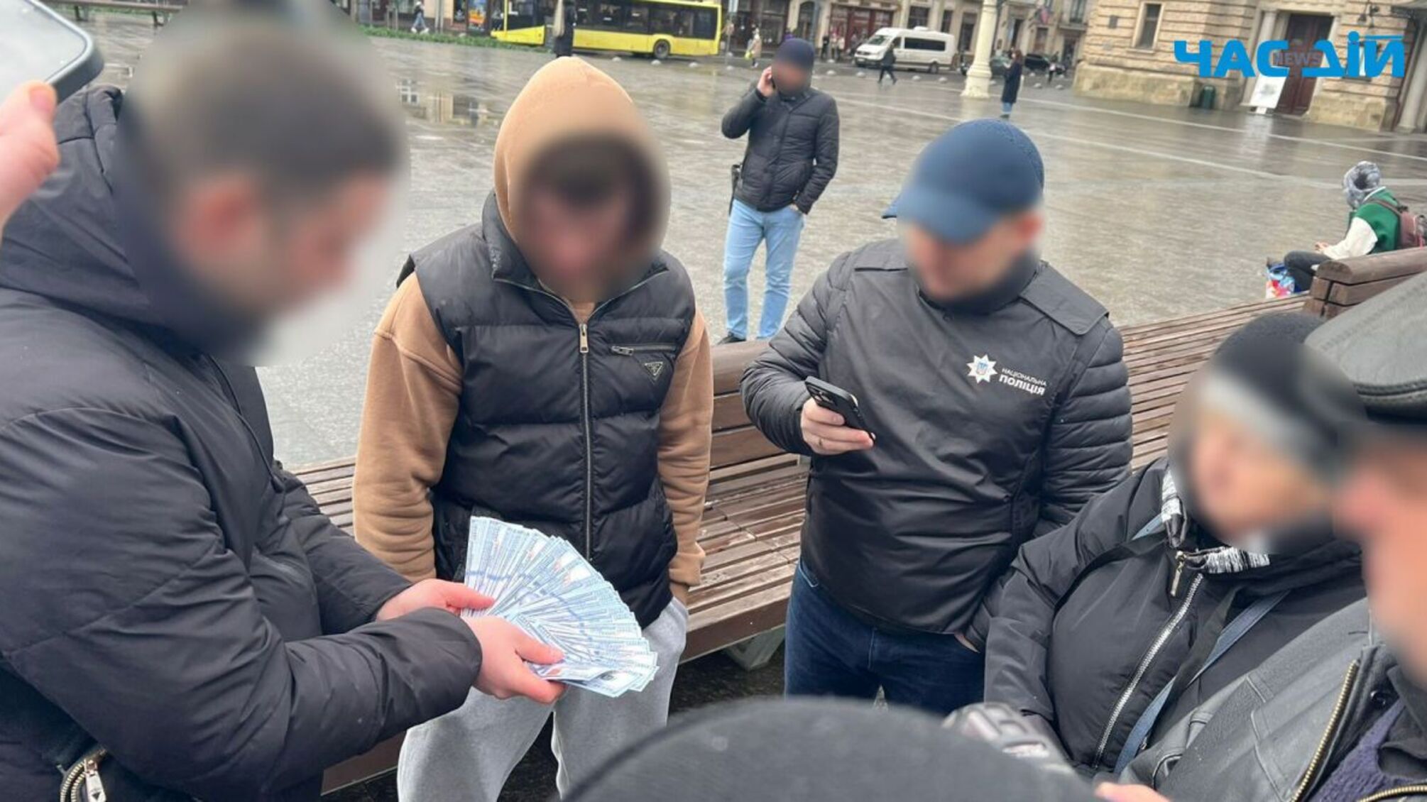 На Львовщине парень за 10 тыс. долларов обещал уклонистам сделать свидетельства многодетных родителей