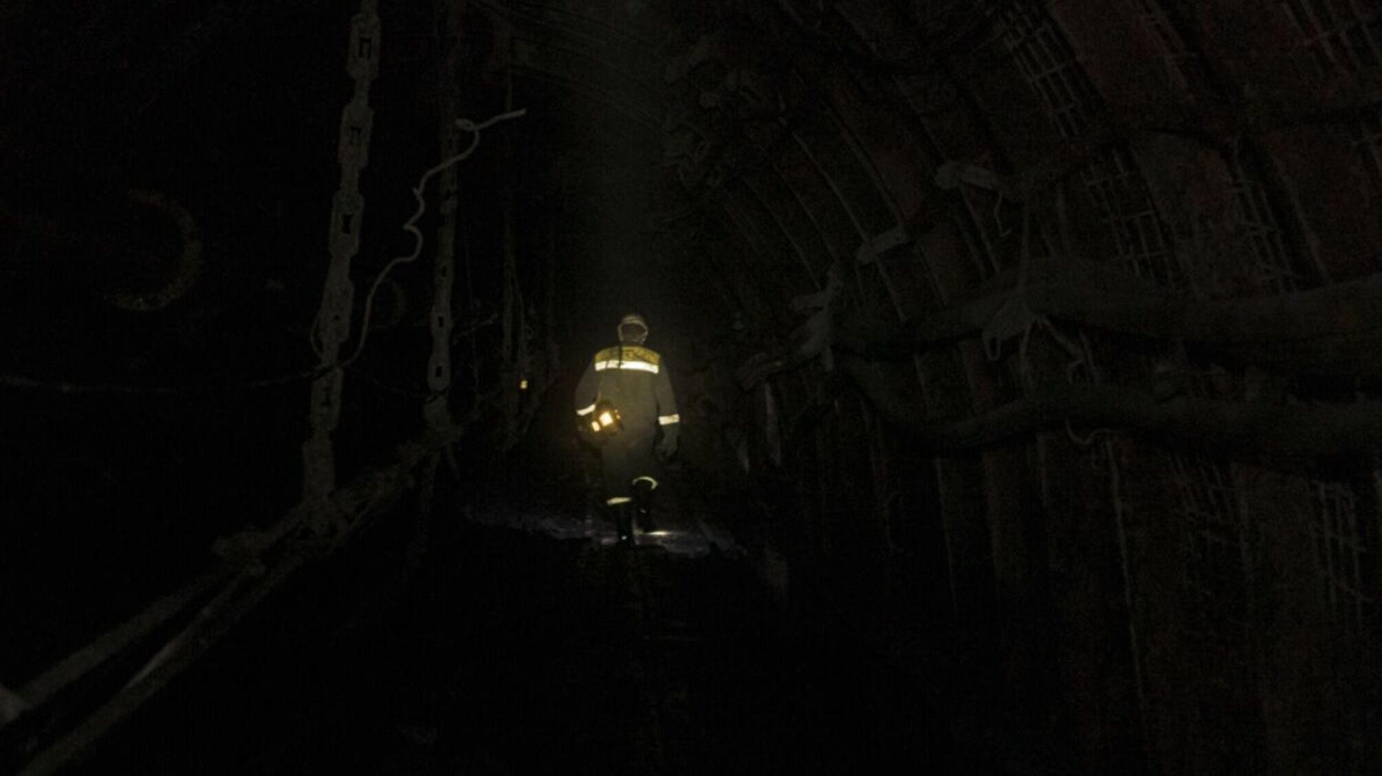 После обесточивания шахт на угледобывающих предприятиях Днепропетровщины эвакуируют горняков