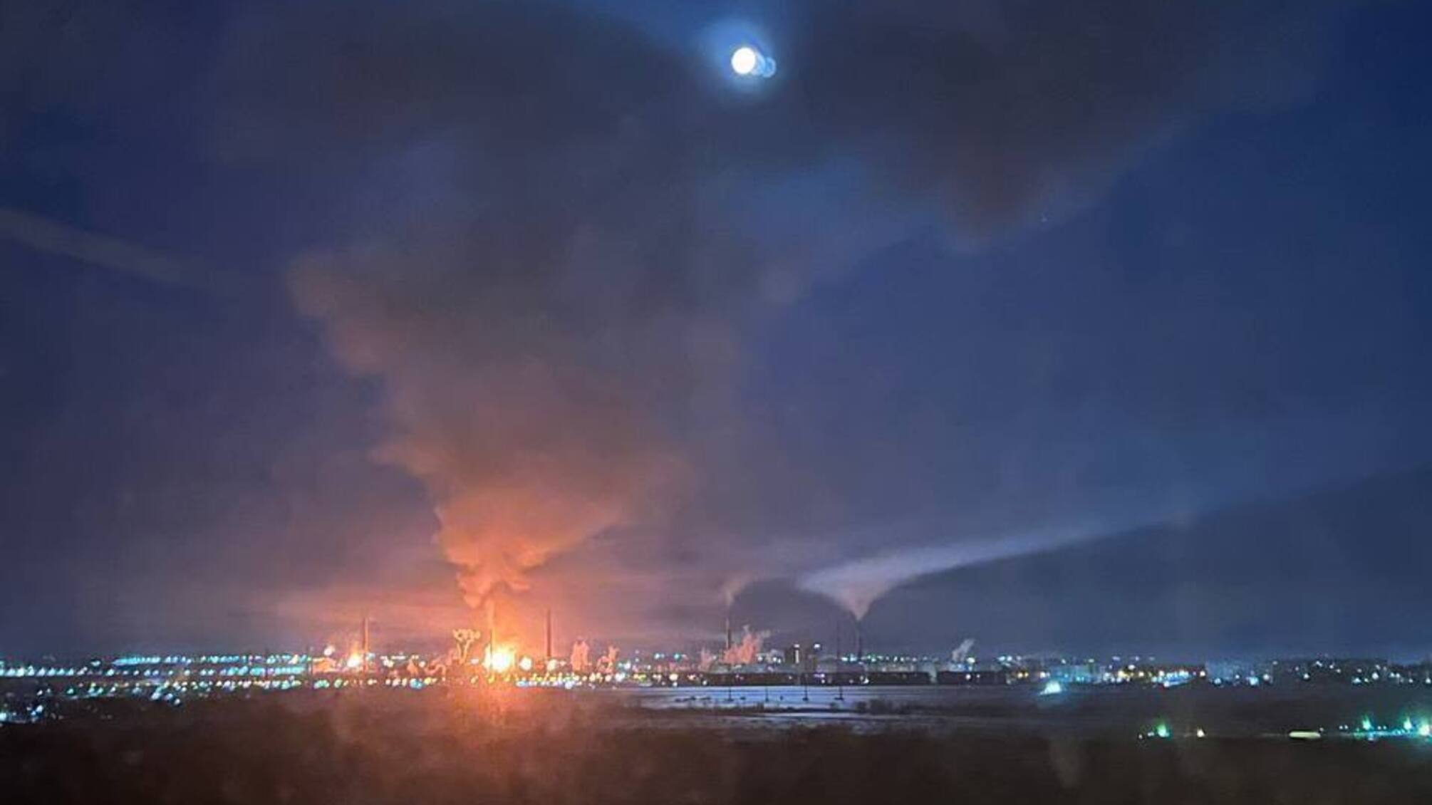 На россии горел еще один НПЗ в Самарской области