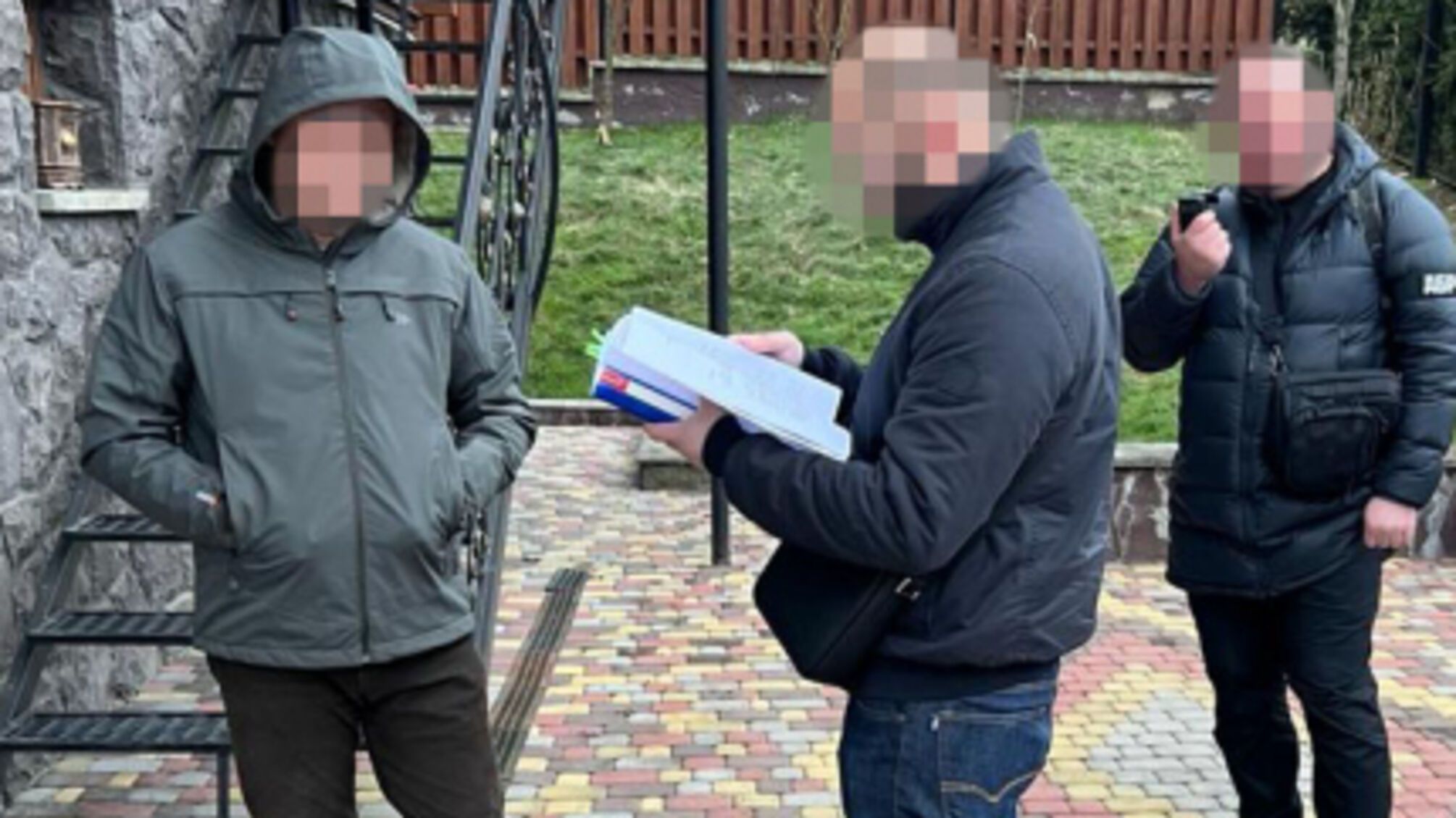 Підозрюваний і працівники ДБР