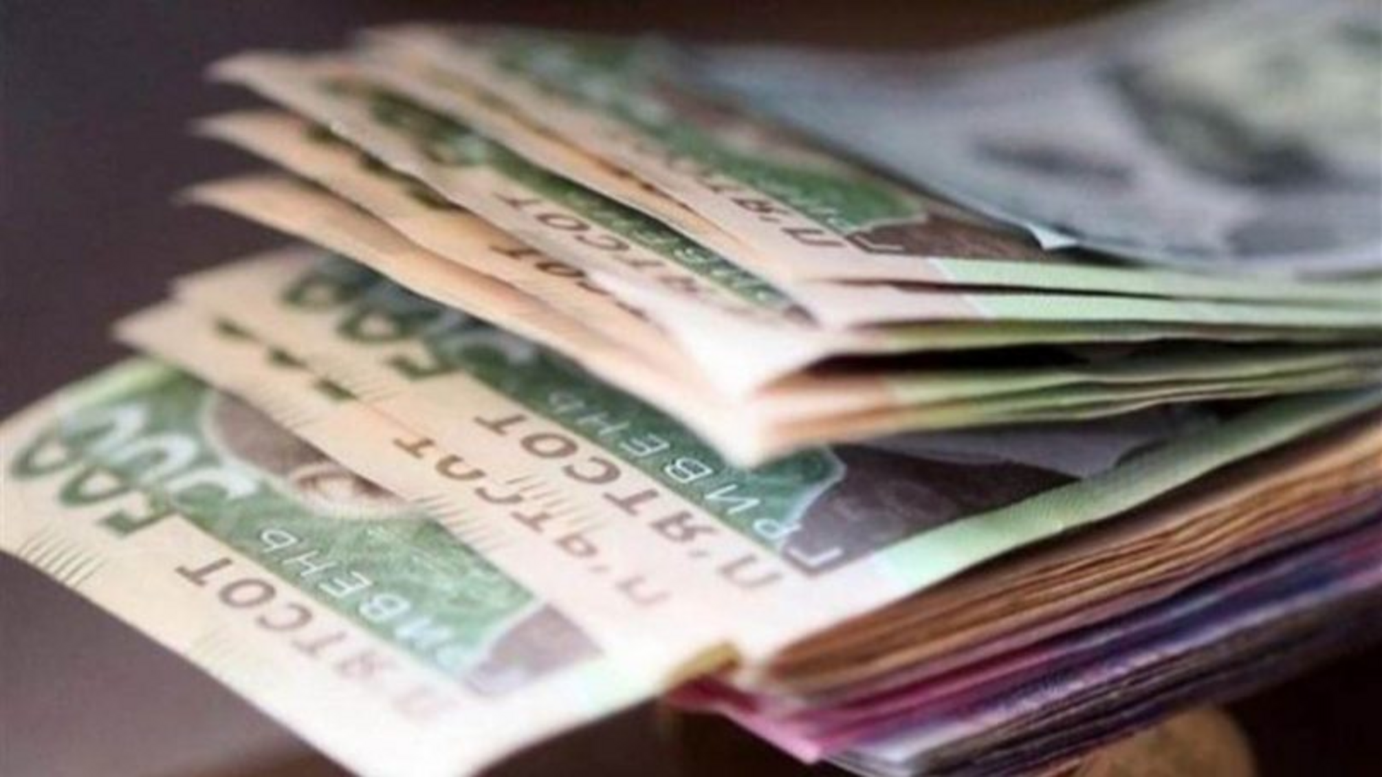В Сумской области подросток украл с банковской карты бабушки более 100 тысяч гривен
