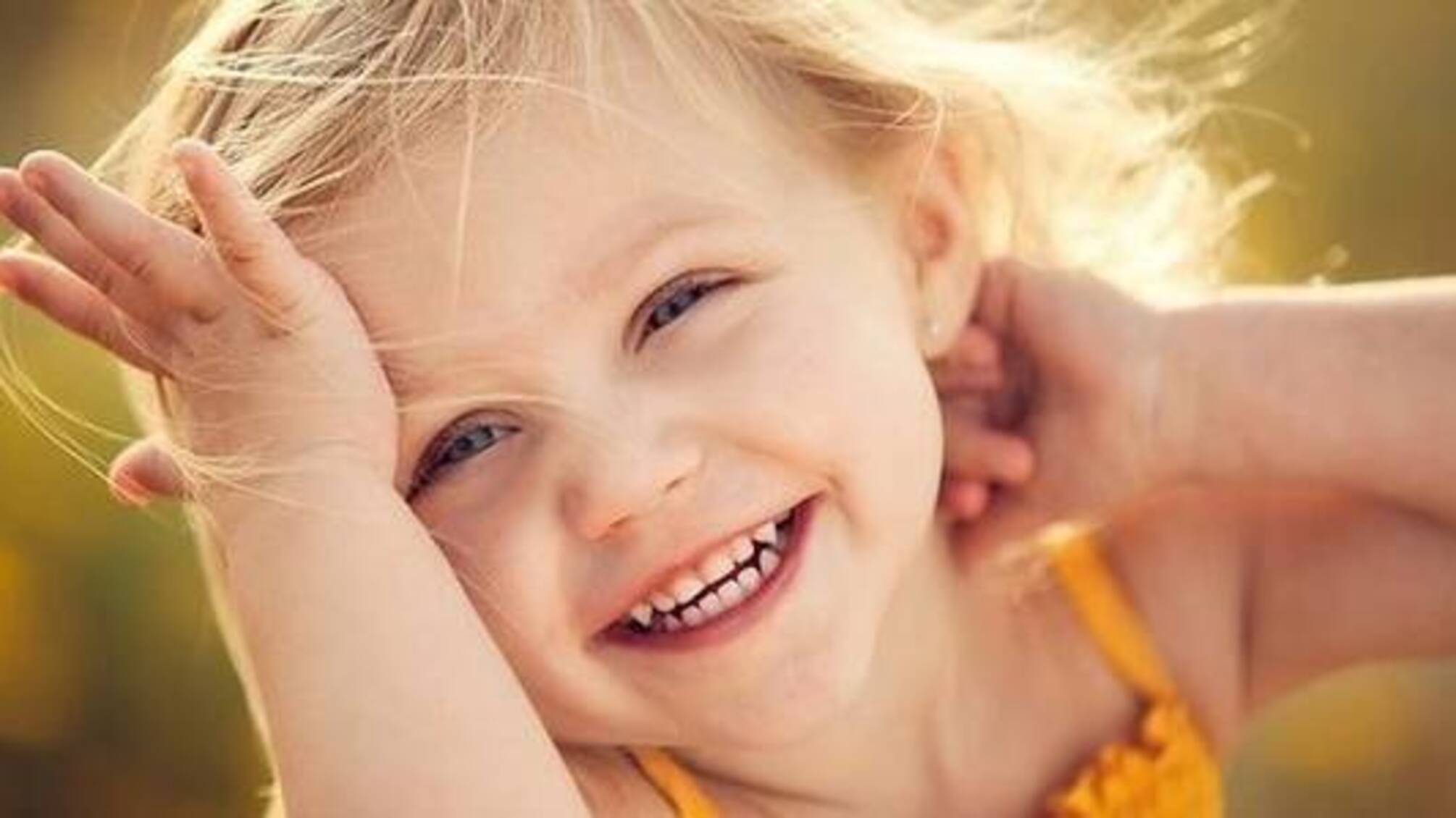 Усмішка, дівчинка, що сміється