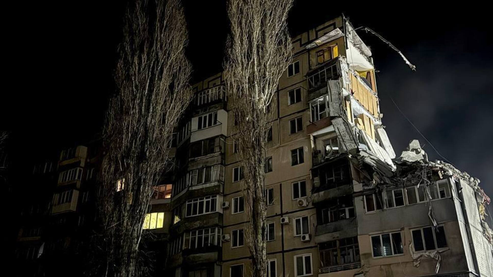 В Одессе продолжаются спасательные работы, город оплакивает погибших