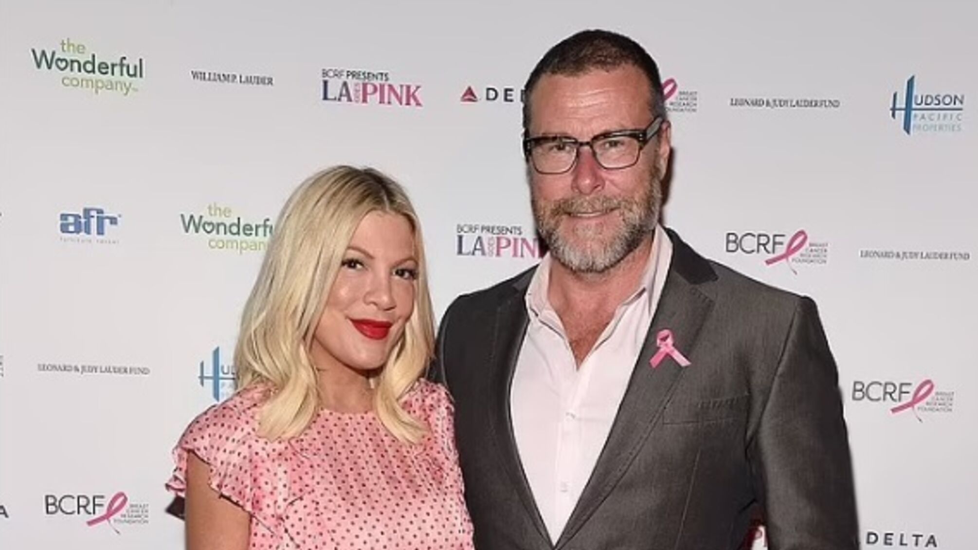 Зірка 'Беверлі-Хіллз 90210' Спеллінг хоче відсудити опіку над п'ятьма дітьми 