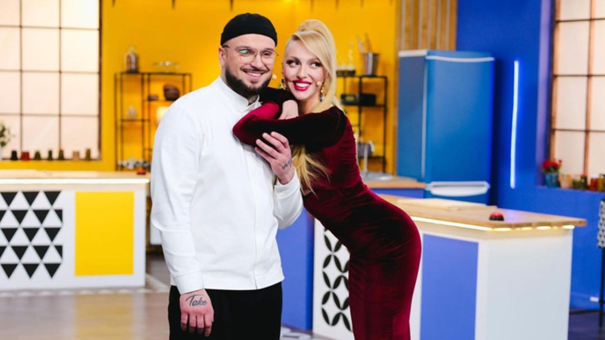 Відомий ведучий заявив, що зустрічався з Олею Поляковою і показав їхні інтимні фото