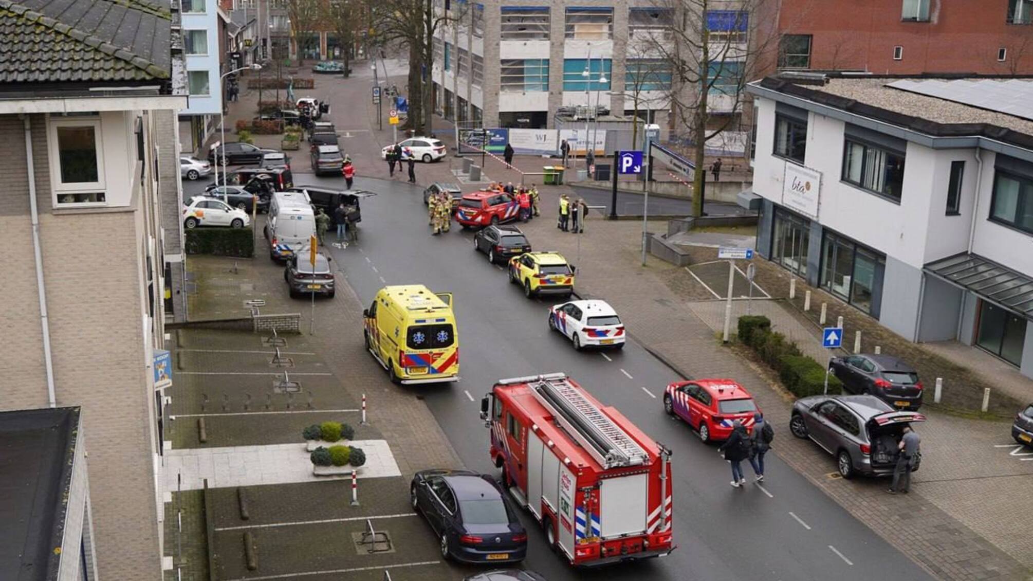 Эвакуировано 150 домов: в кафе в Нидерландах неизвестный захватил заложников