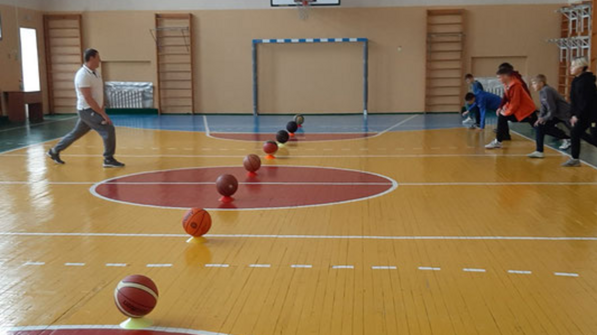 В Ужгороде 10-классник скончался на уроке физкультуры