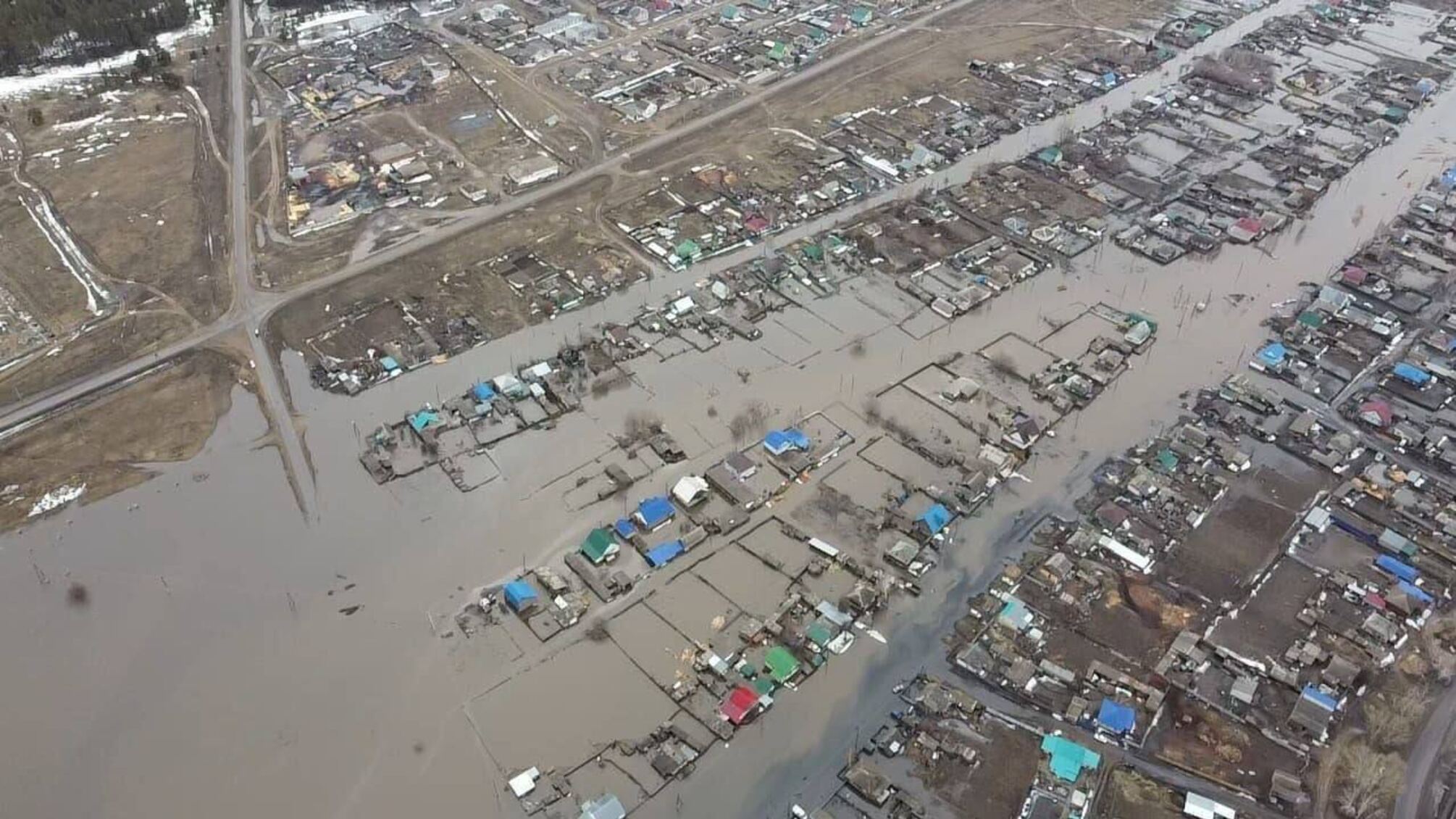 Весняні паводки підтопили росію: Алтайський край та сусідні регіони пішли під воду