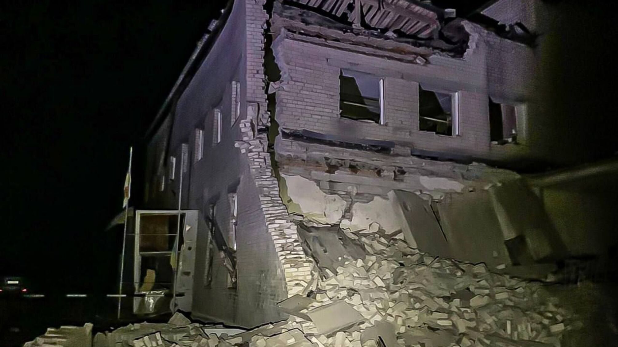Враг разрушил треть пожарного депо в Харьковской области
