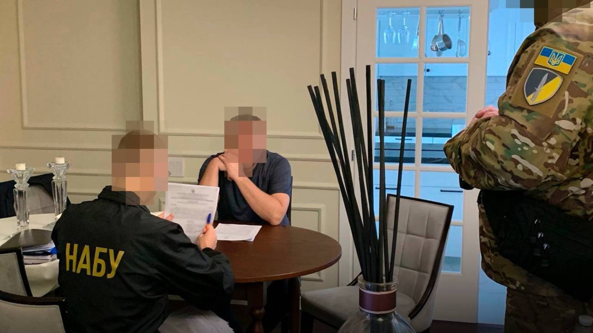 Подозреваемый и работник НАБУ