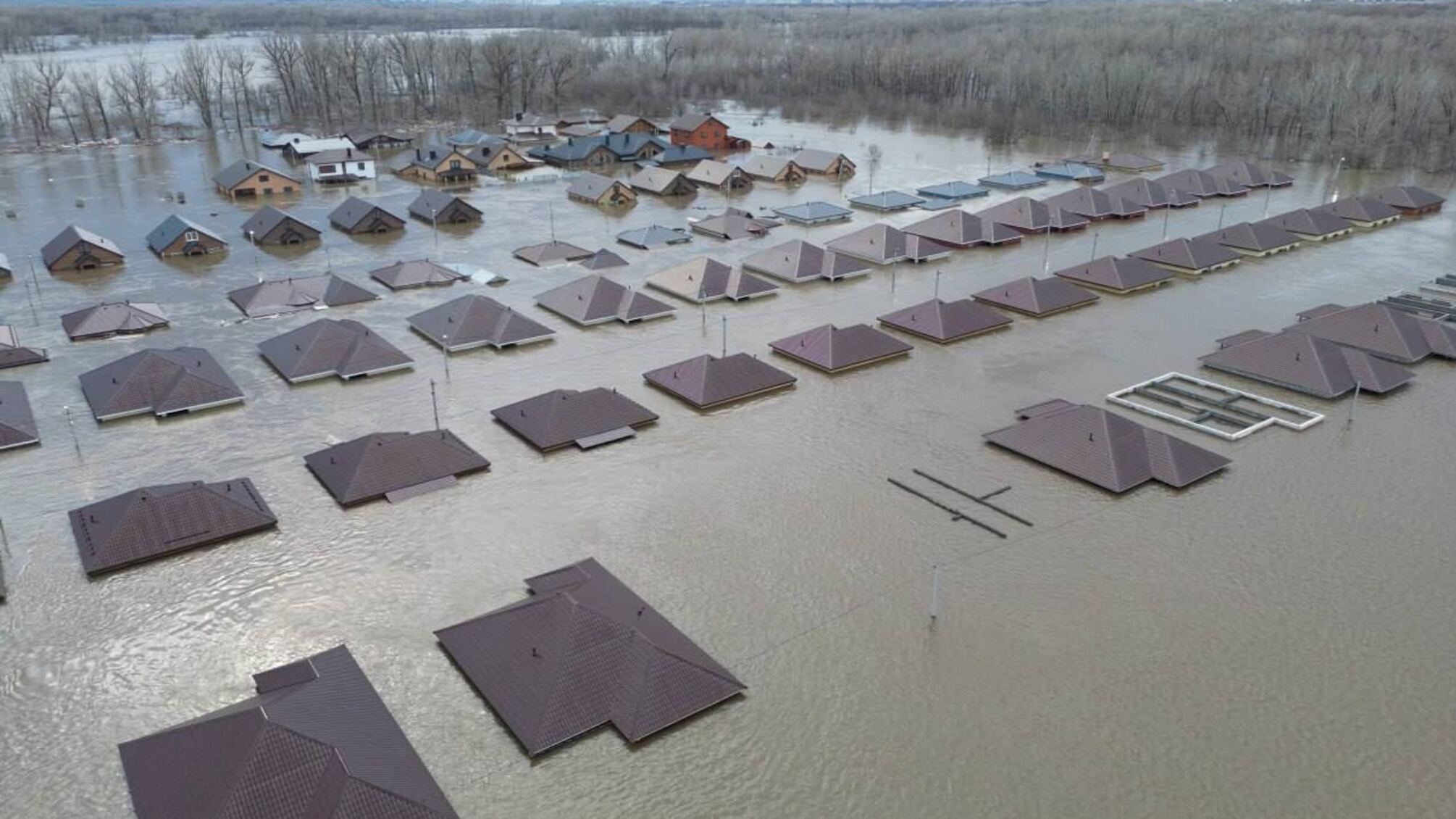 В России продолжается наводнение, вода до сих пор поднимается.