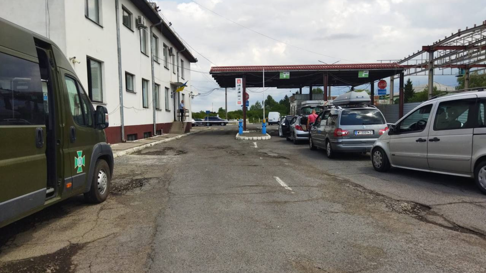 На Закарпатье мужчина дважды вырвался от пограничников и скрылся в Венгрии