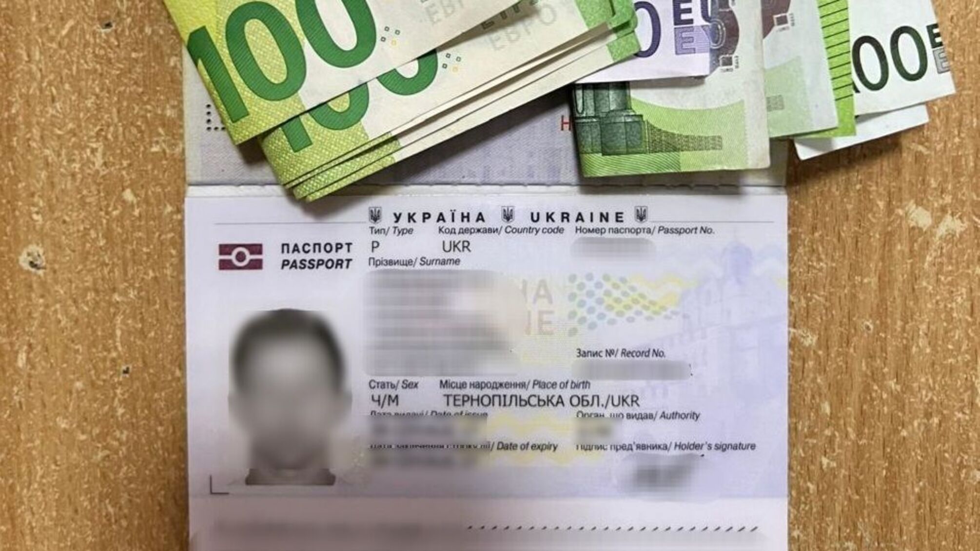 Хотел выехать как волонтер: житель Тернопольщины пытался откупиться на границе