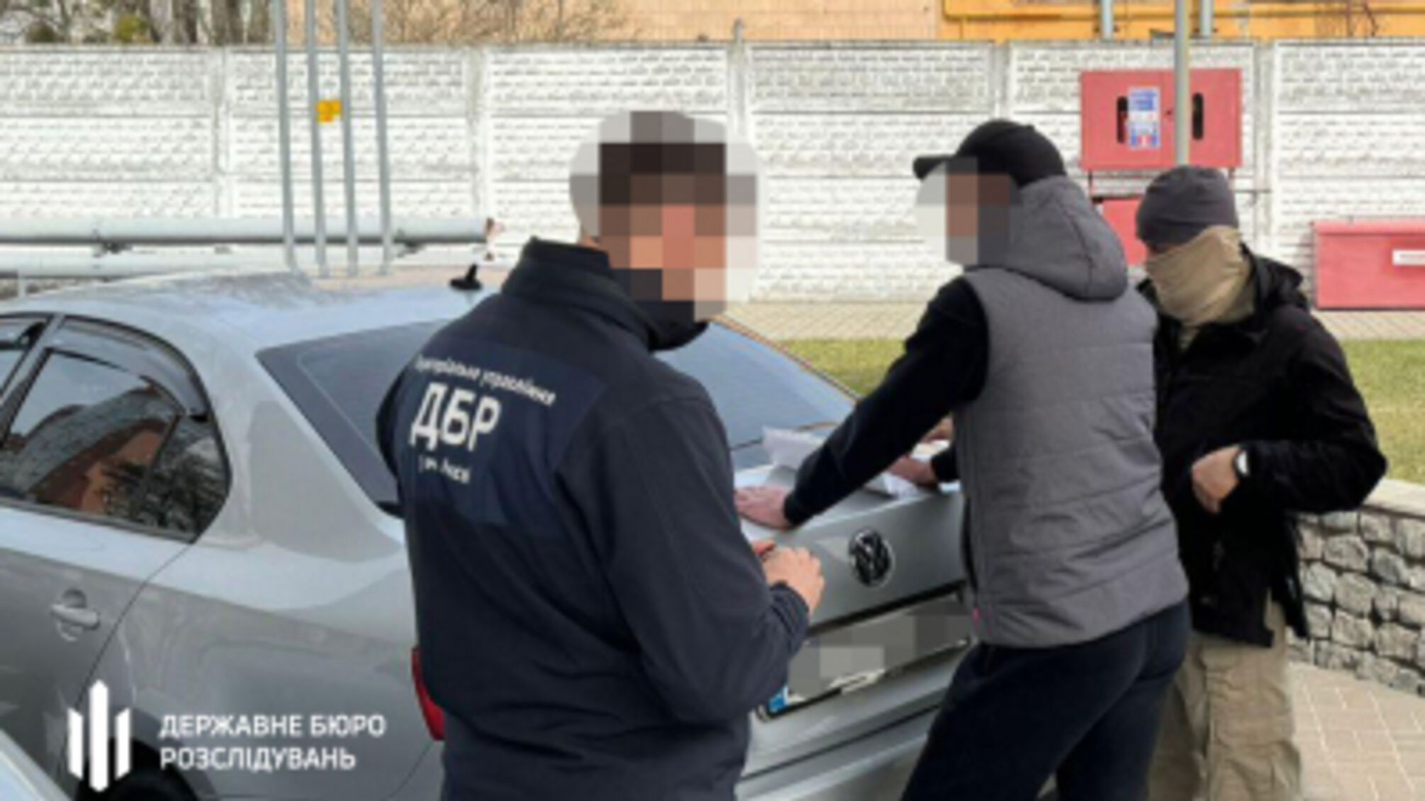 ‚На Киевщине ДБР задержало правоохранителя на получении взятки в $15 000 за «отмазку» от прохождения службы