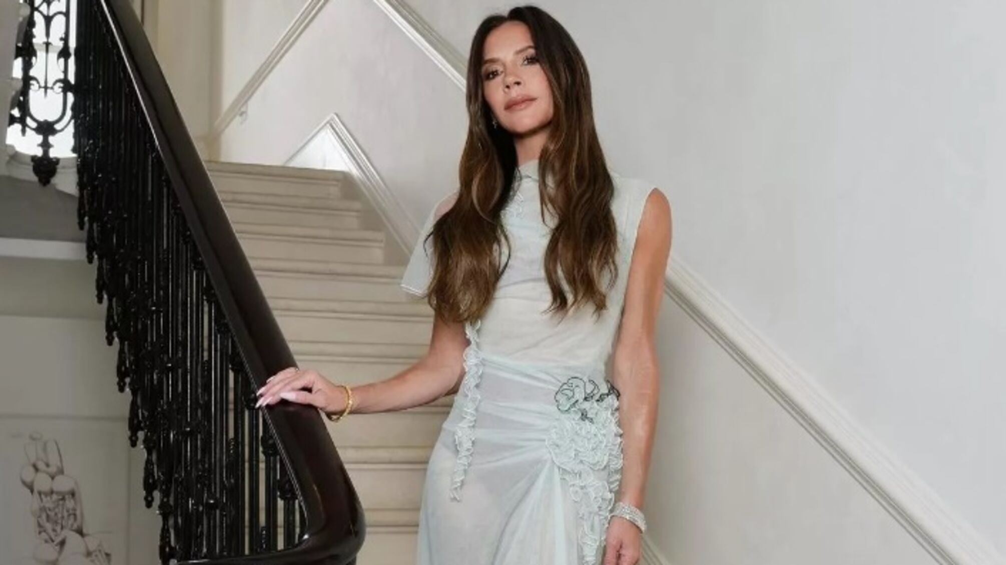 Вікторія Бекхем святкує своє 50-річчя у стилі і розкоші: прозора сукня та зіркові гості