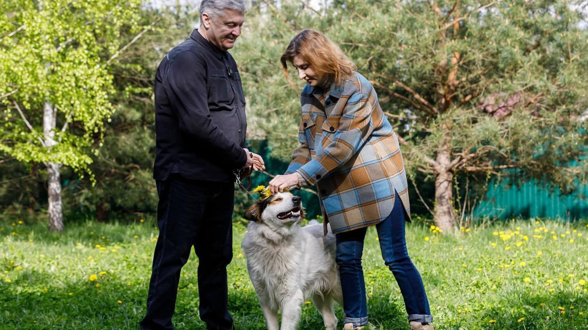 Семья Порошенко с собакой