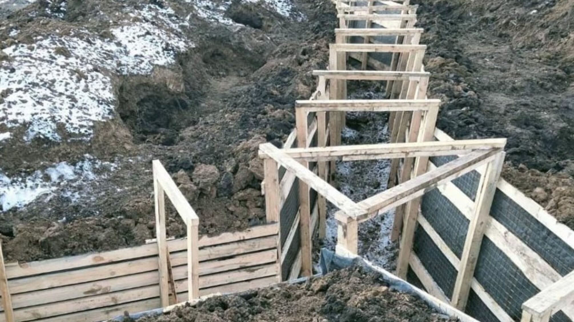 Понад 80 км фортифікацій у Донецькій та Запорізькій областях збудував Сталевий фронт Ахметова (фото)