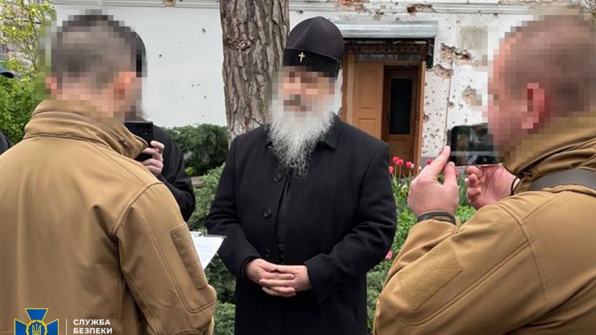 'Божий человек' передал врагам адреса украинских блокпостов прямо во время литургии